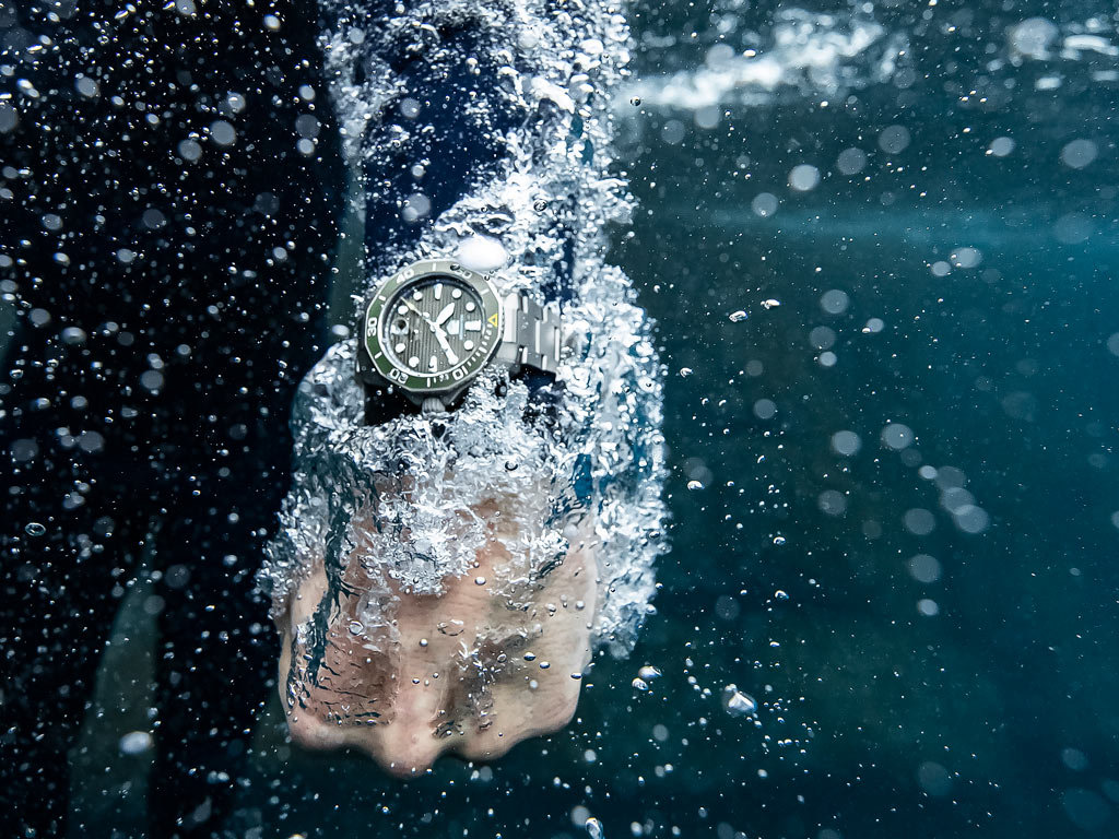 Reloj TAG heuer sumergido bajo el agua