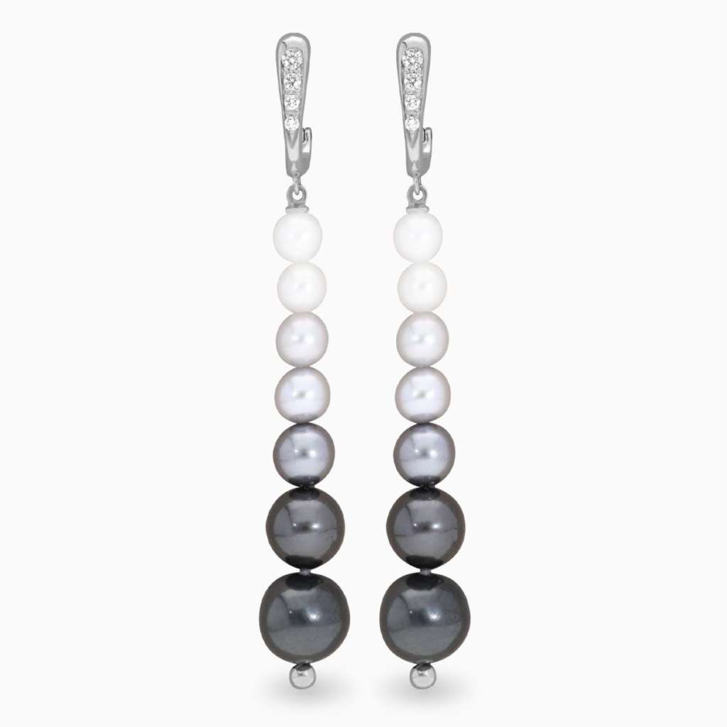 Pendientes de oro blanco con perlas de agua dulce y diamantes, de Rabat.