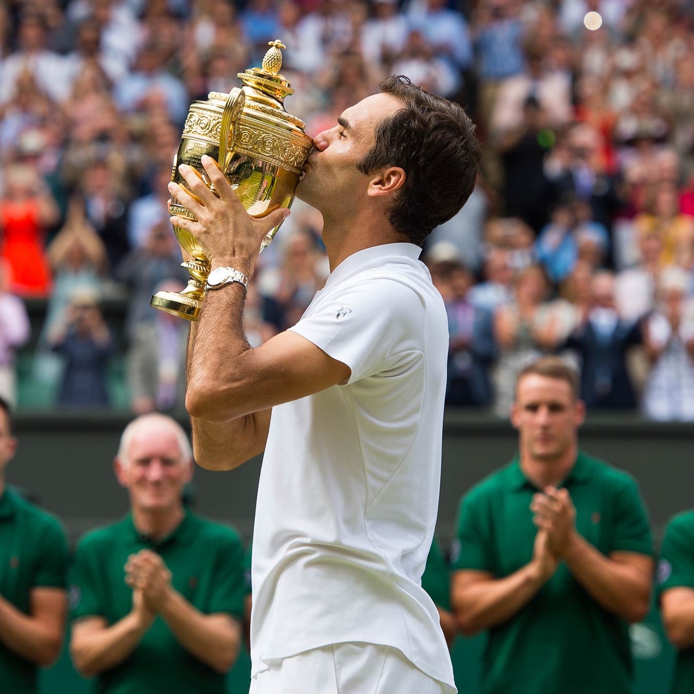 Roger Federer, con un Rolex en la muñeca, ganando en Wimbledon