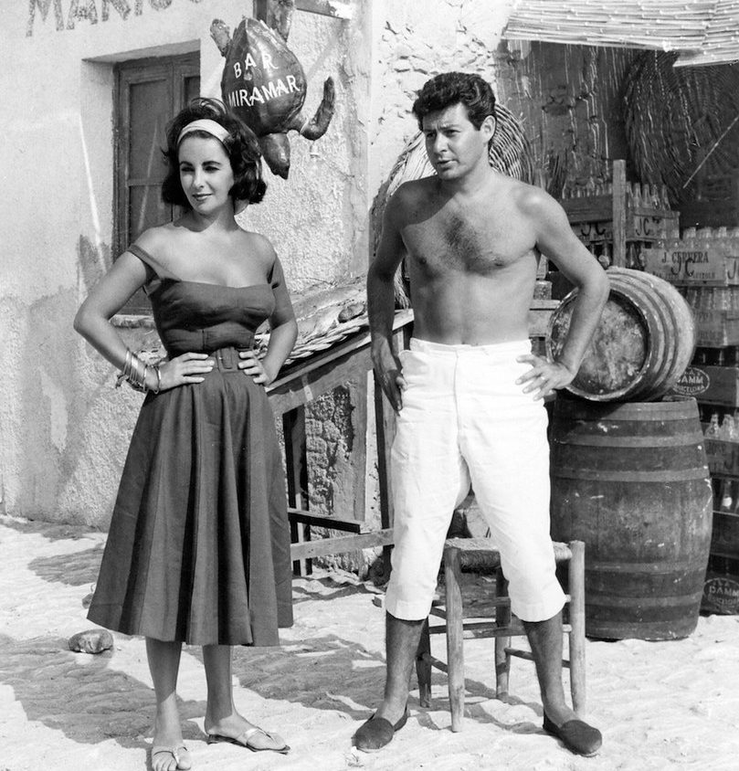 Hombre y mujer vintage en blanco y negro verano