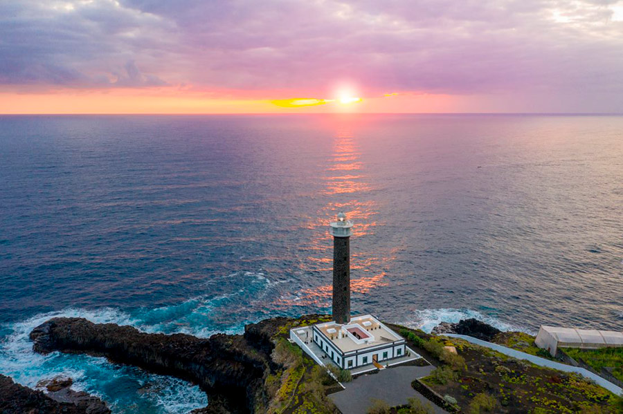 Hotel Faro de Punta Cumplida (Floatel) 