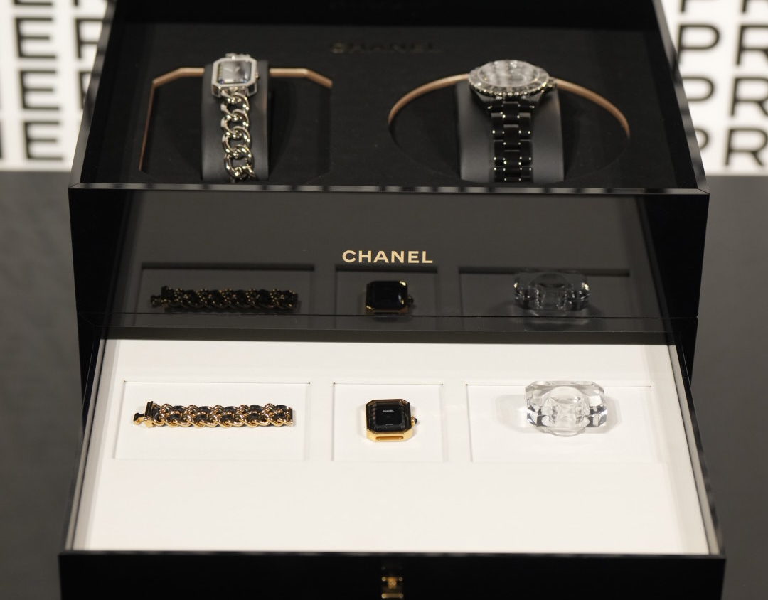 CHANEL J12 Y Premiere