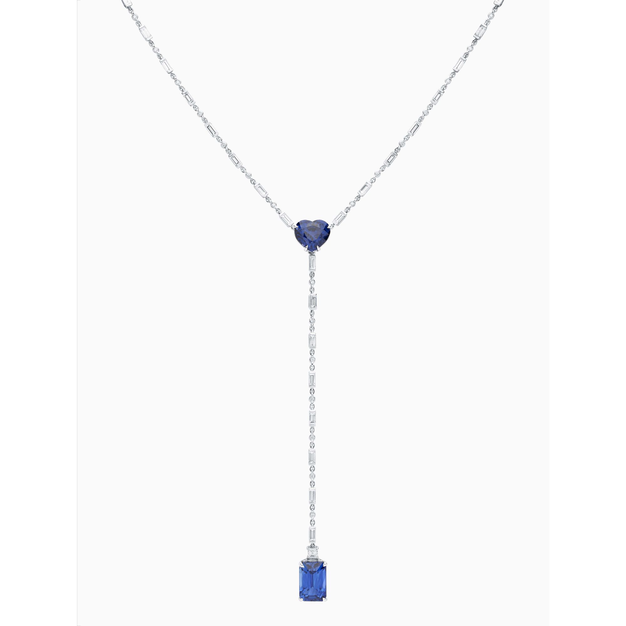 Collar forma de corazón de oro blanco con zafiros azules