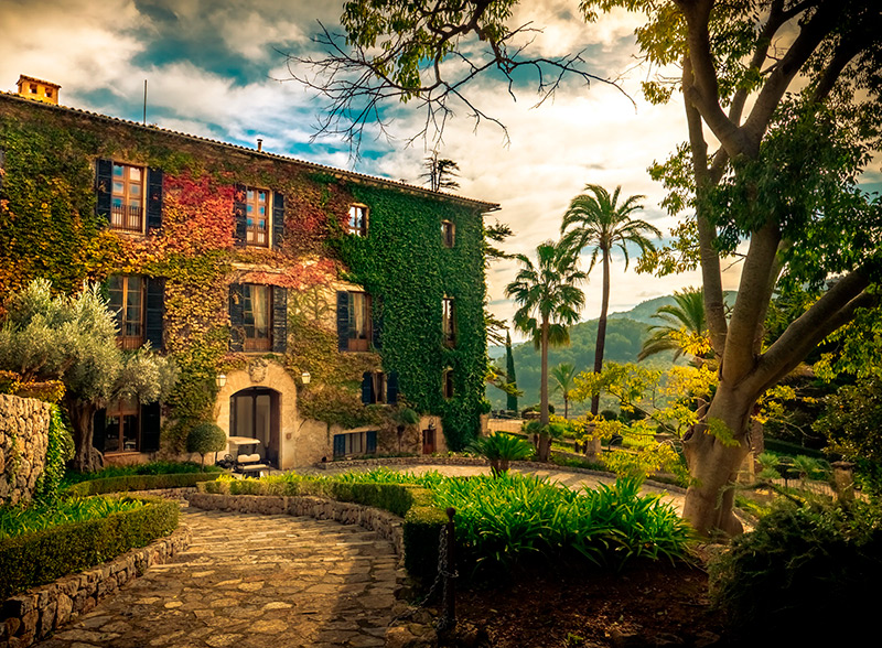 Son Net en Mallorca en Consultorio Octubre 2023 con Jesús Terrés en RABAT Magazine