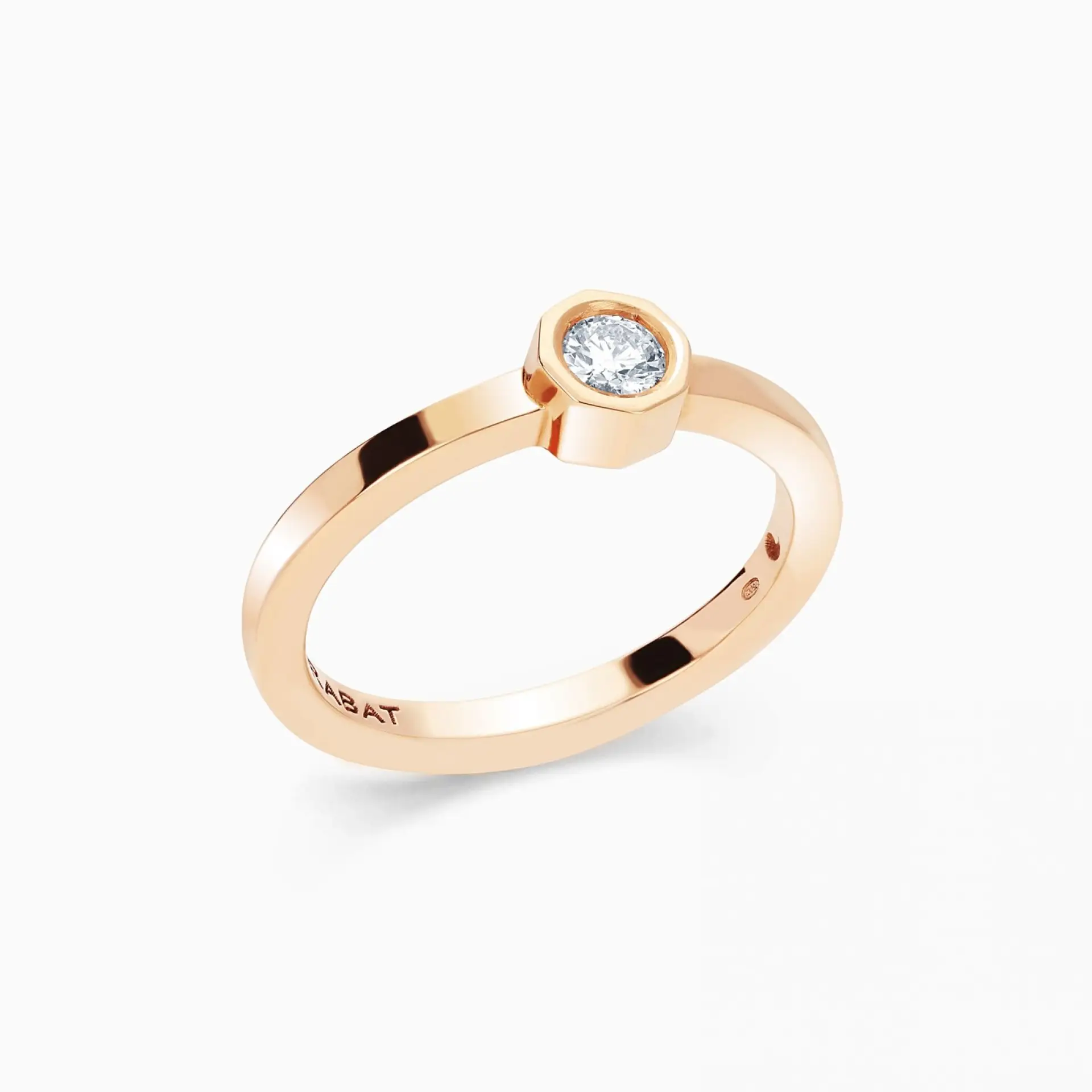 Anillo solitario de oro rosa con diamante