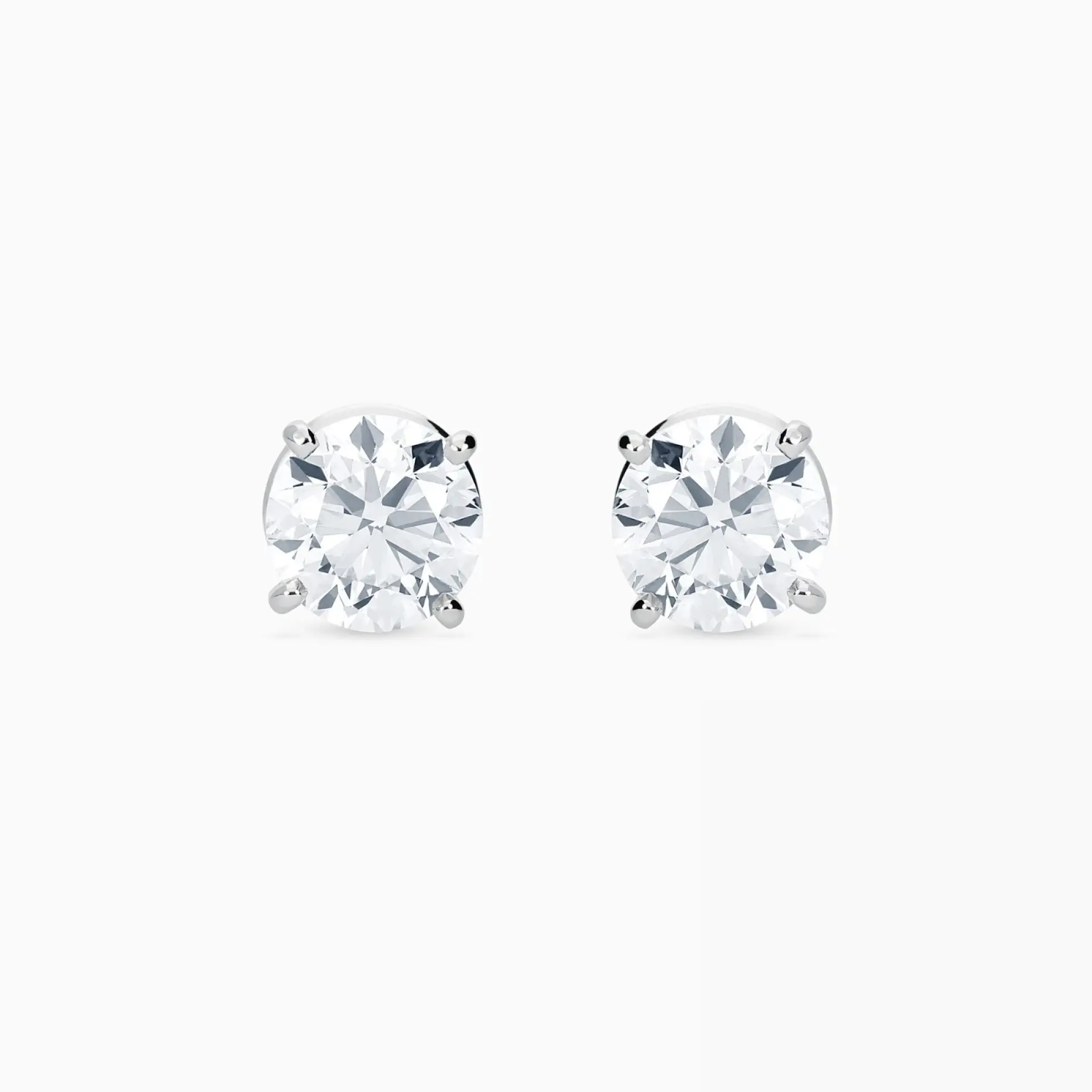 Pendientes dormilona de oro blanco de diamantes