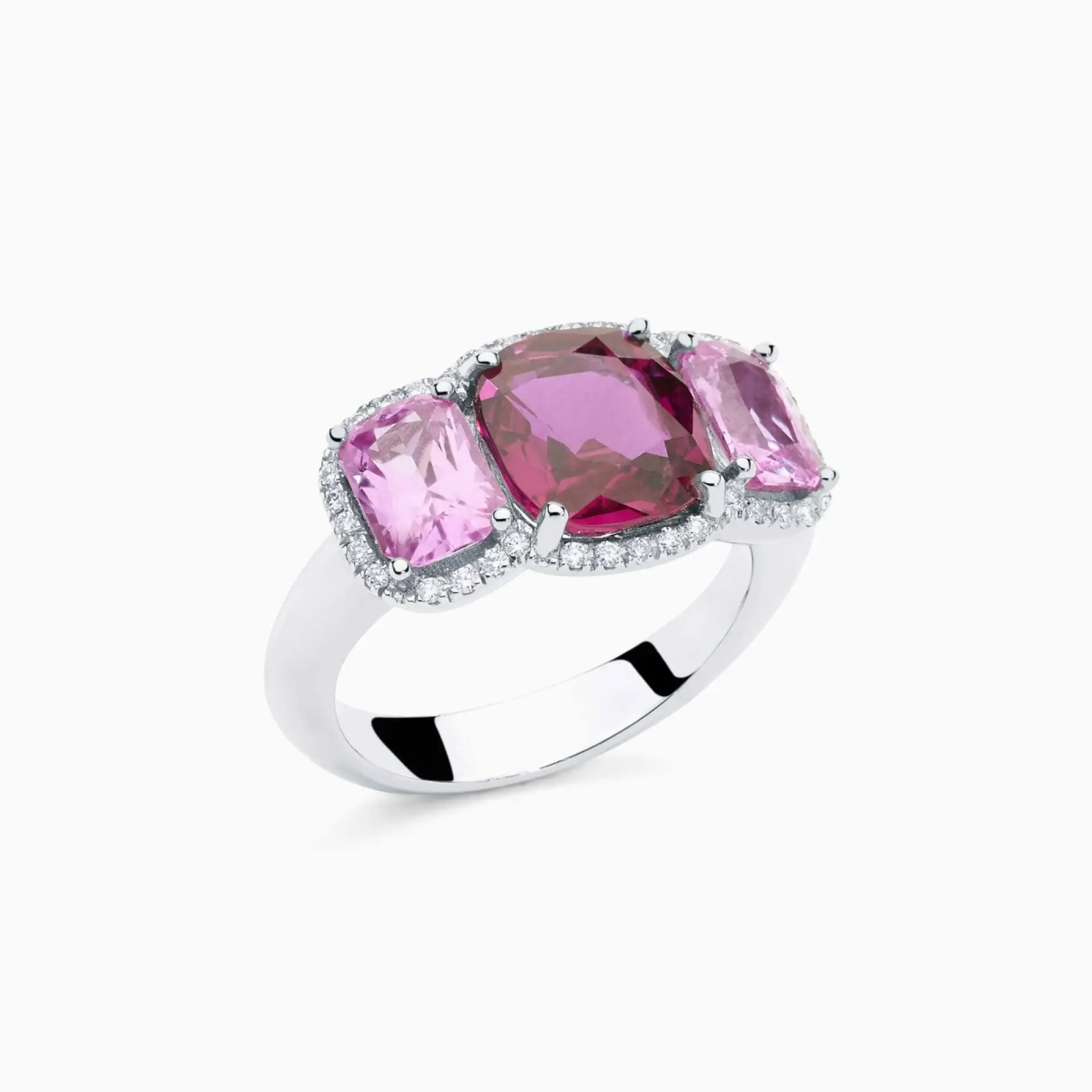 Anillo solitario de oro blanco con rubí central y zafiros laterales
