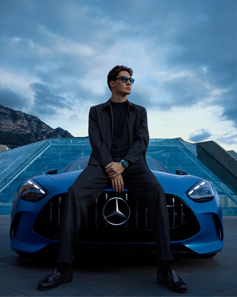 El piloto George Russell luciendo el Pilot’s Watch Chronograph 41 George Russell