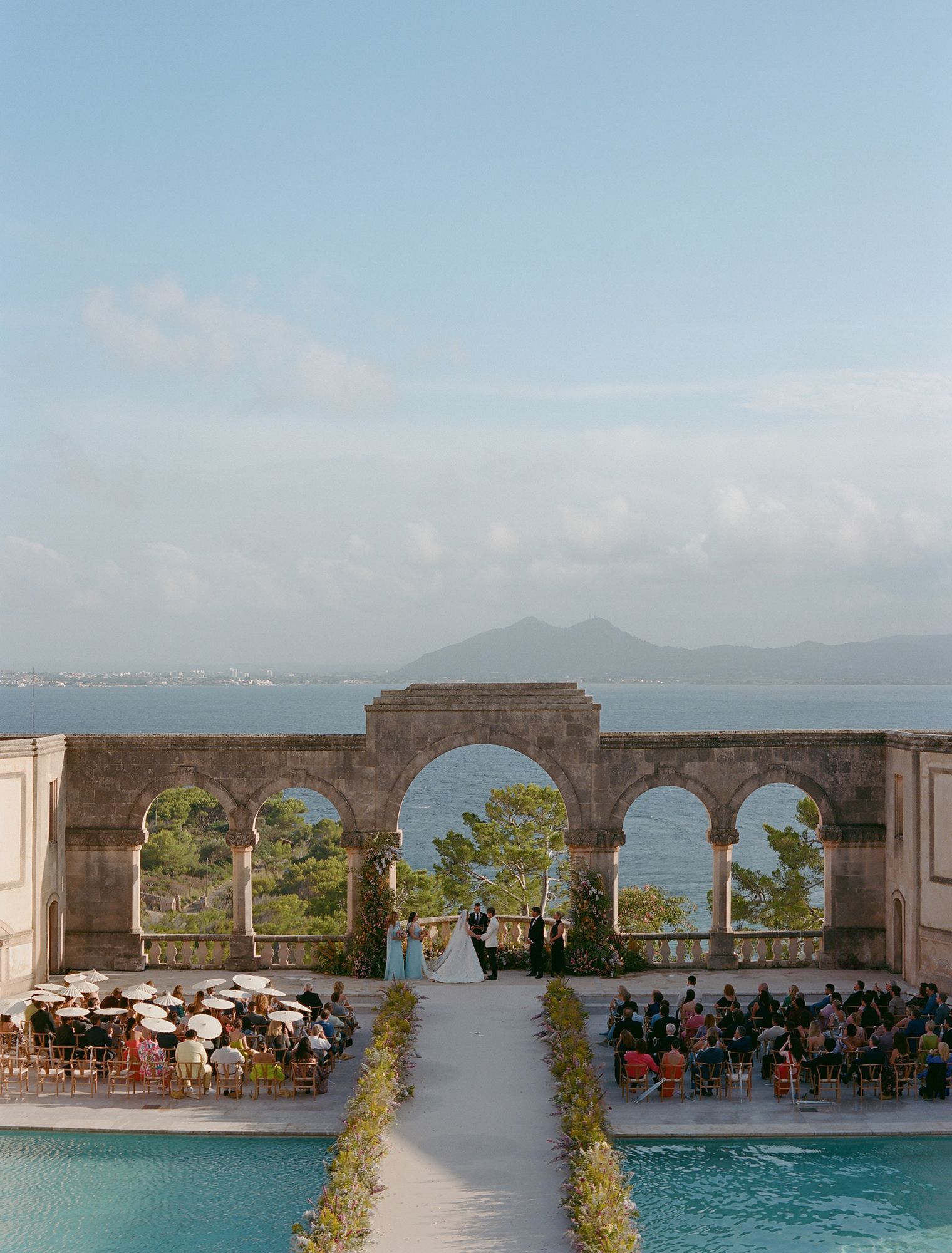 LA FORTALEZA, Mallorca. Boda de Joey King y Steven Pie - Foto, Norman & Blake