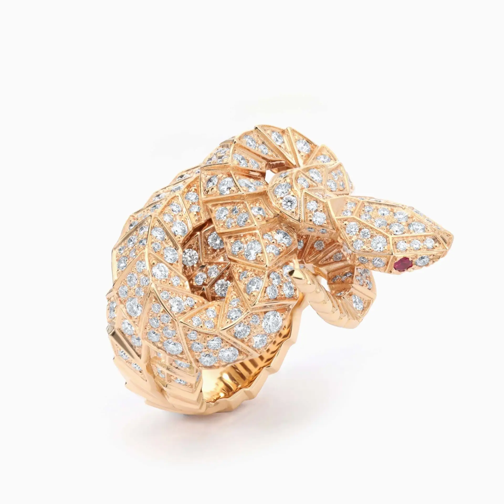 Anillo serpiente de oro rosa con rubíes y pavé de diamantes