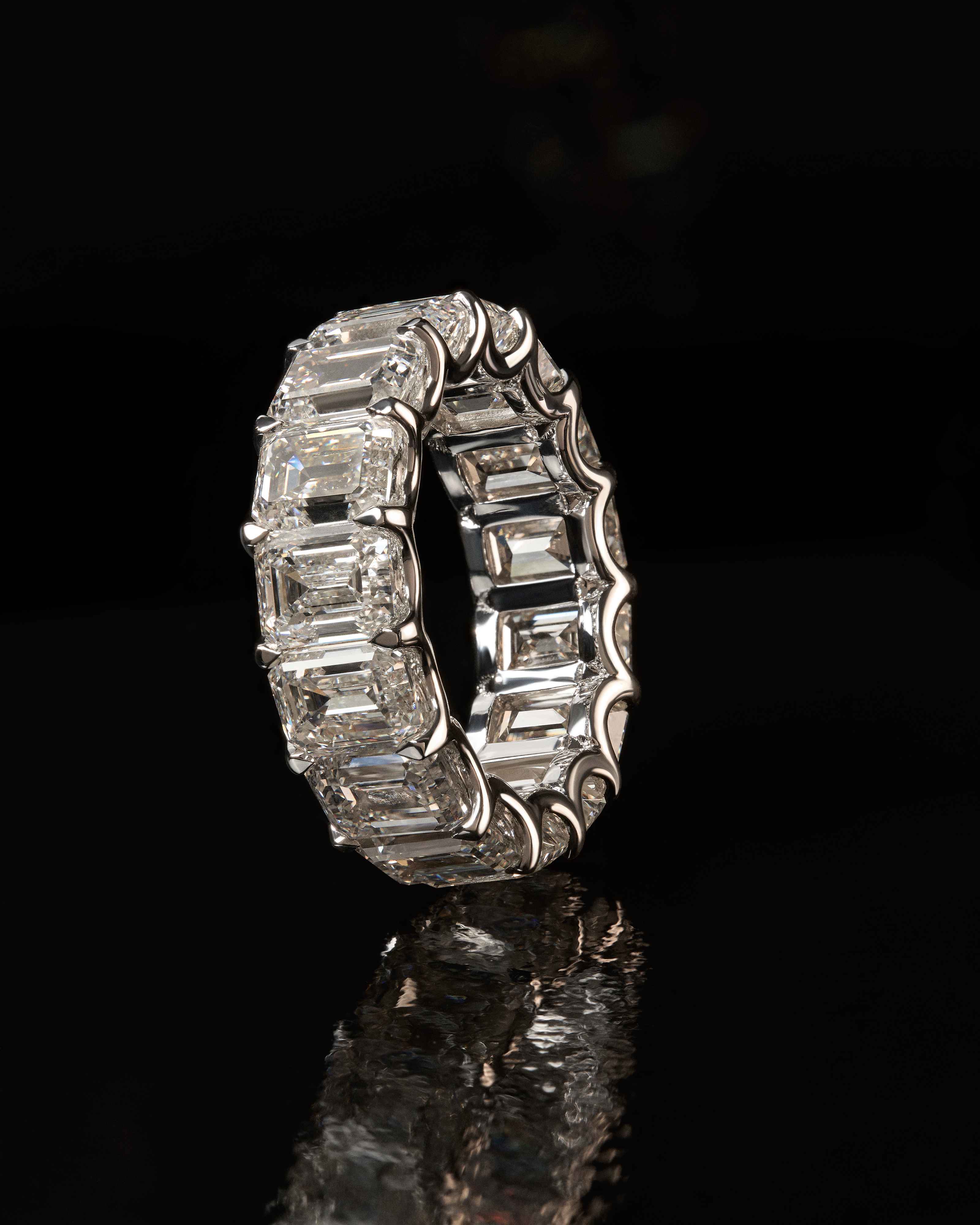 Anillo de oro blanco con diamantes RABAT Red Carpet en RABAT Magazine