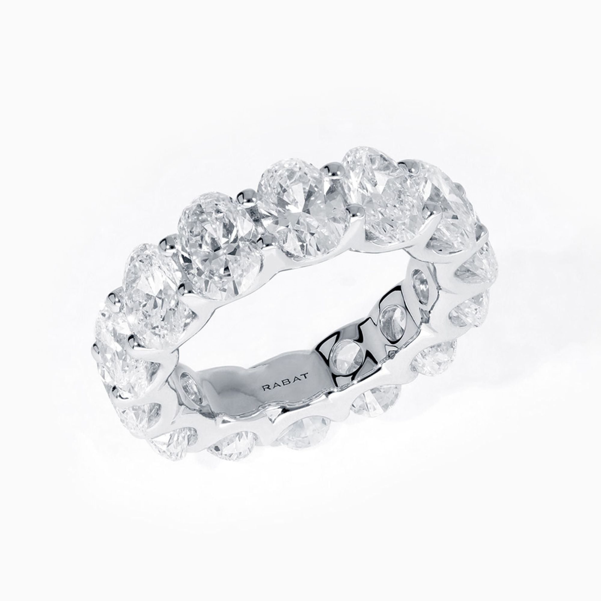 Anillo alianza de oro blanco con diamantes talla oval RABAT Red Carpet
