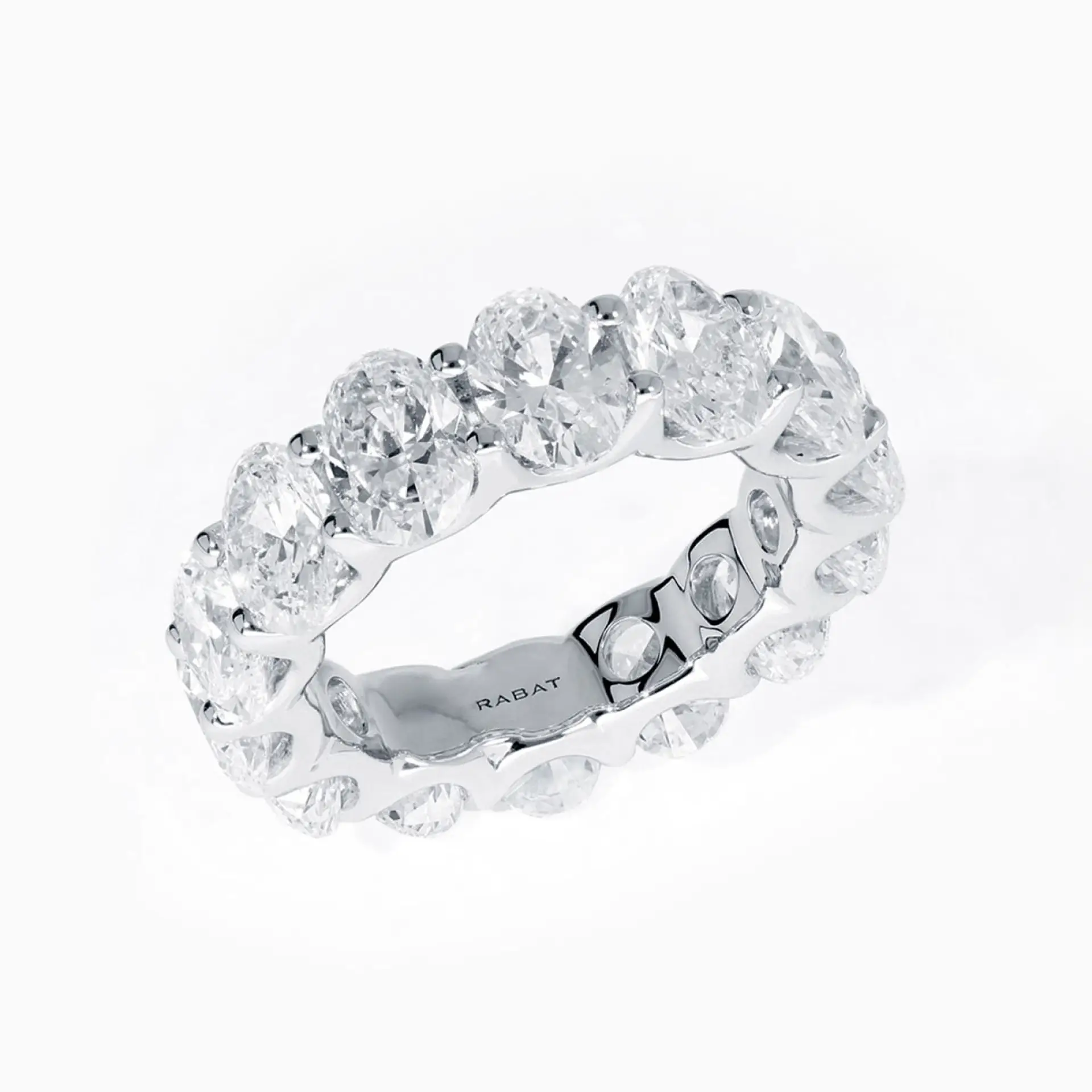 Anillo alianza de oro blanco con diamantes talla oval