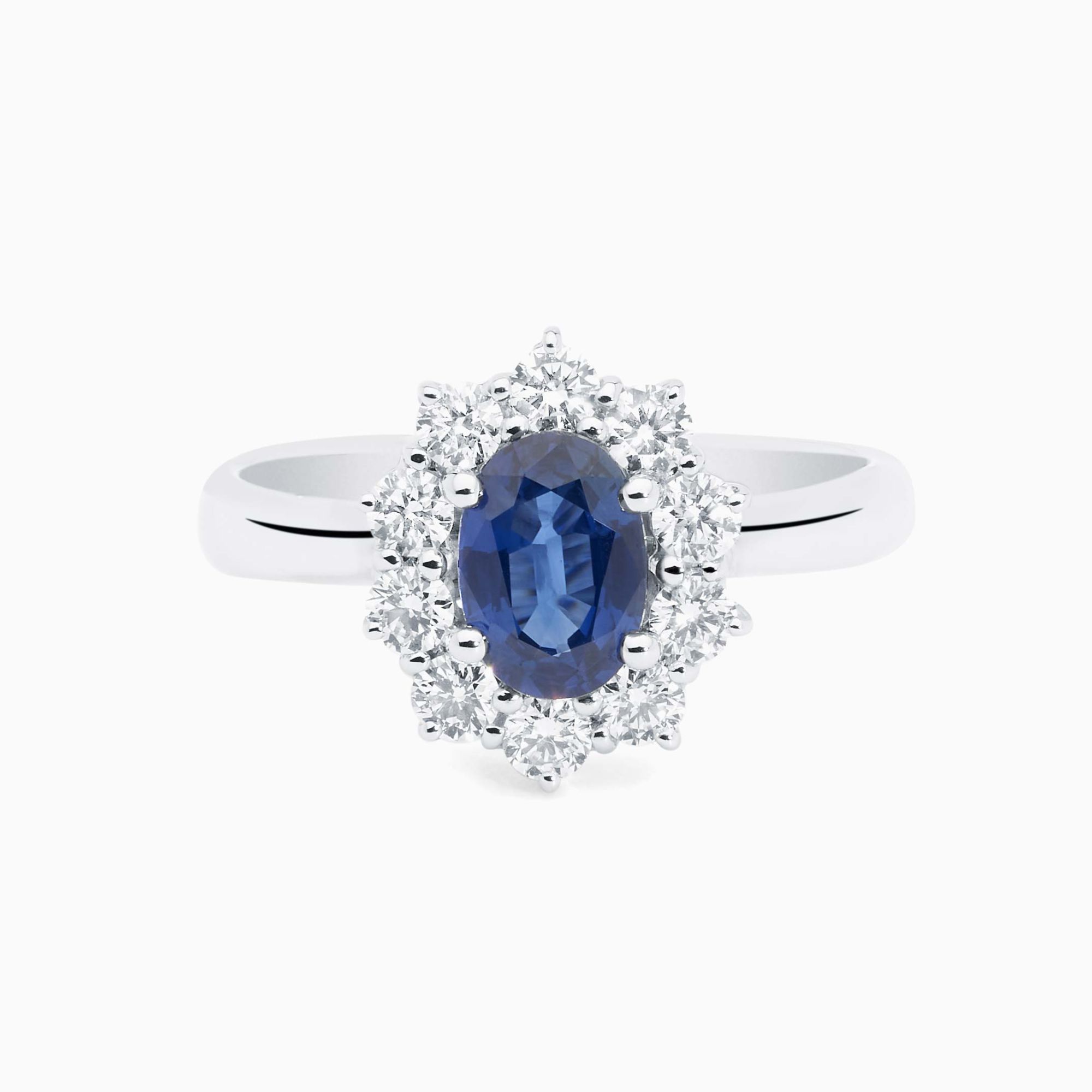 Anillo solitario de oro blanco con zafiro azul central talla oval y orla de diamantes