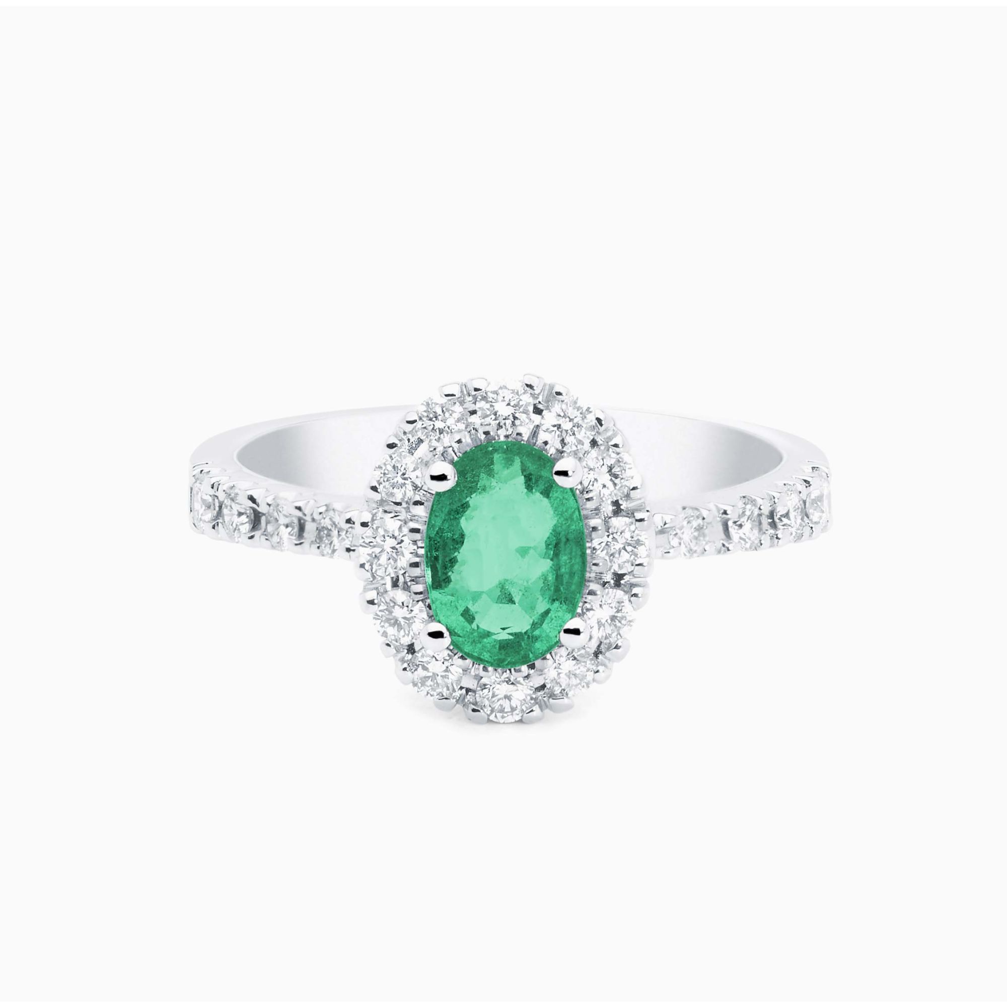 Anillo solitario de oro blanco con esmeralda central