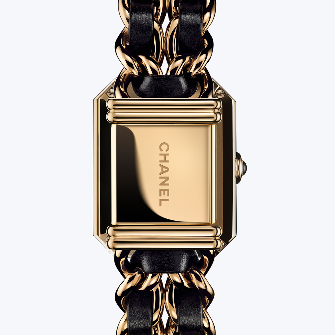 Reverso CHANEL Première Édition Originale  en fondo blanco