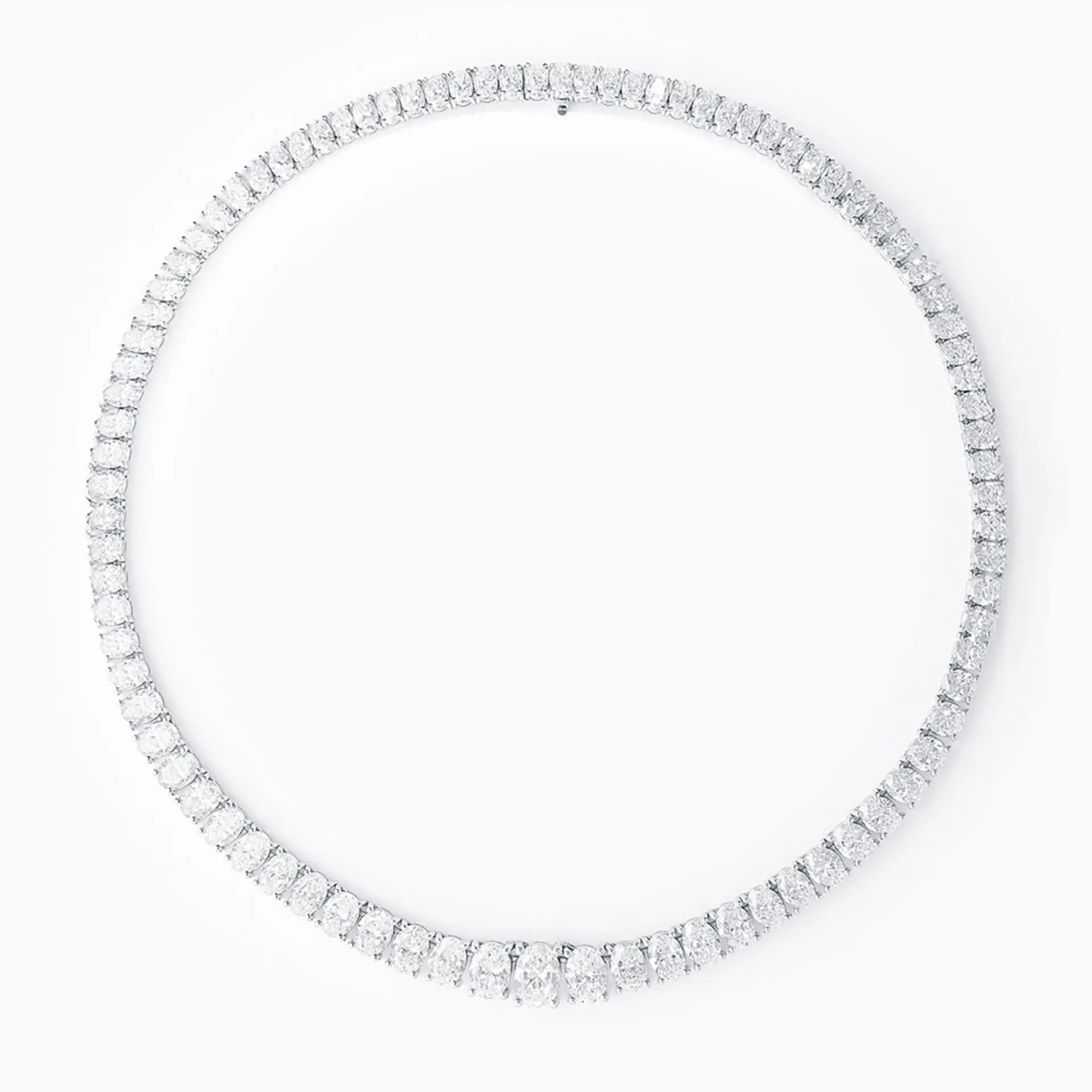 Collar rivière de oro blanco con diamantes talla oval en degradé