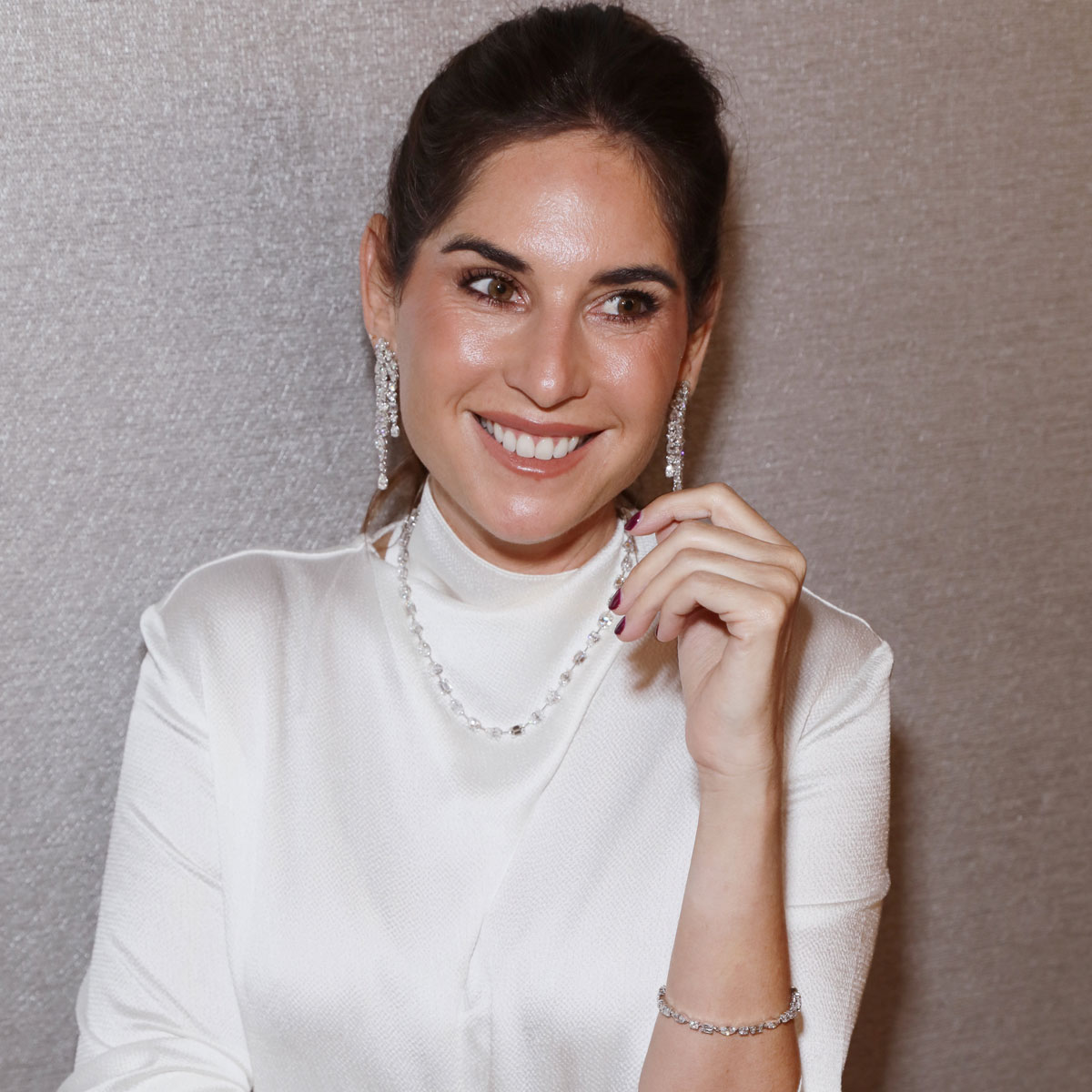 Lourdes Montes luciendo joyas de diamantes en RABAT Magnificient en RABAT Magazine