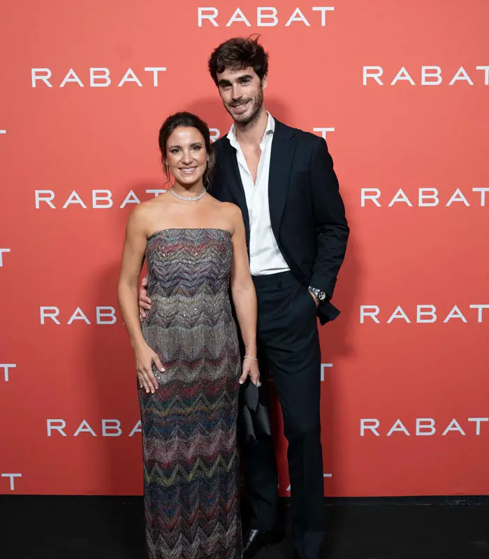 Marta Pomboluciendo joyas de diamantes en el photocall RABAT Magnificient en RABAT Magazine