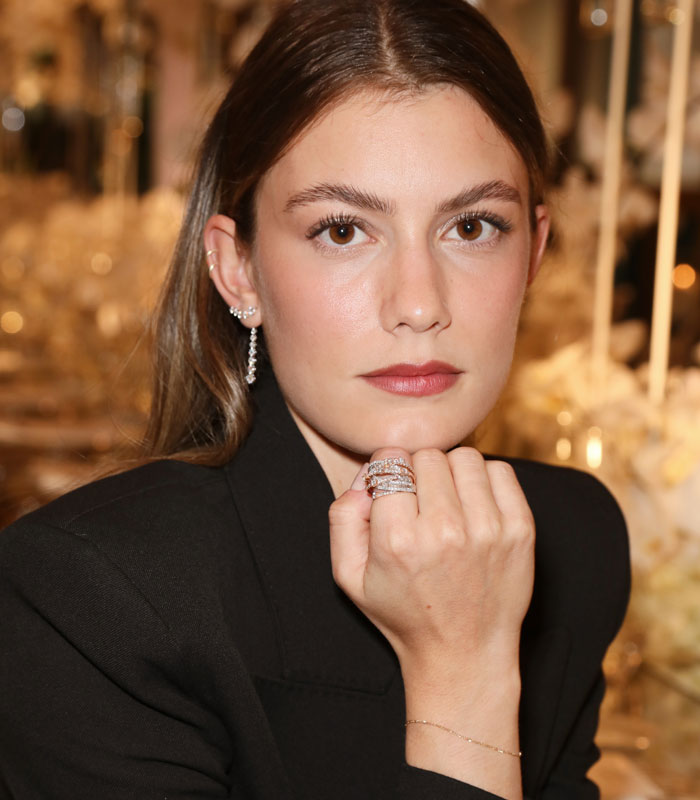 Martina Svedin luciendo joyas de diamantes en RABAT Magnificient en RABAT Magazine