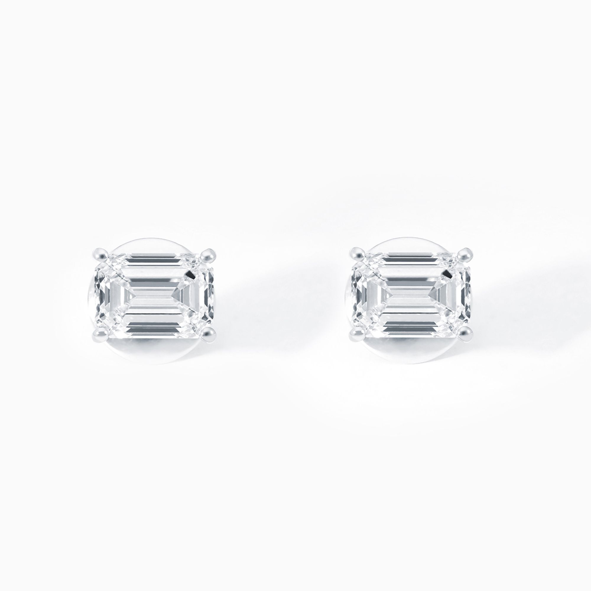 Pendientes dormilonas de oro blanco con diamantes talla esmeralda RABAT Red Carpet
