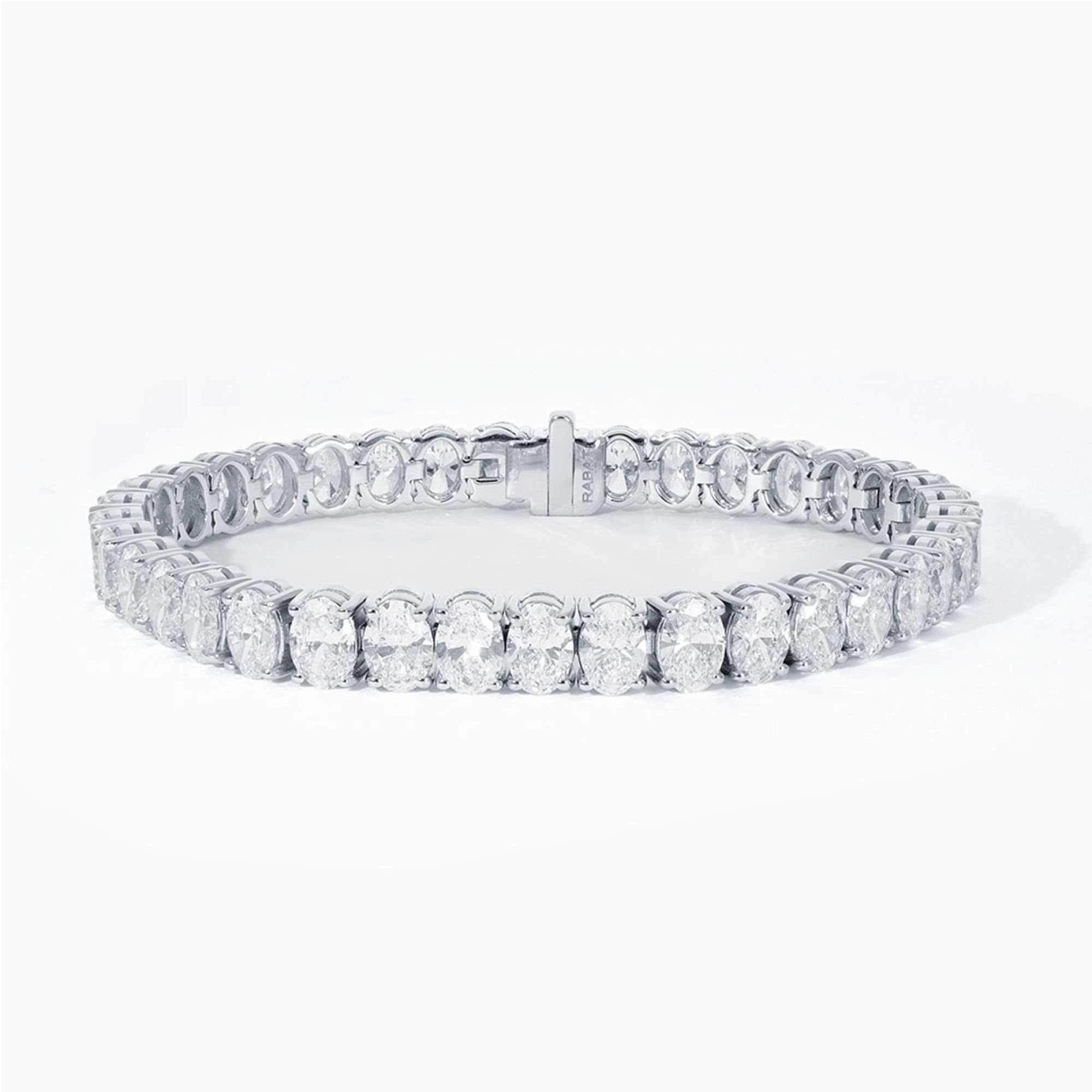 Pulsera rivière de oro blanco con diamantes talla oval RABAT Red Carpet