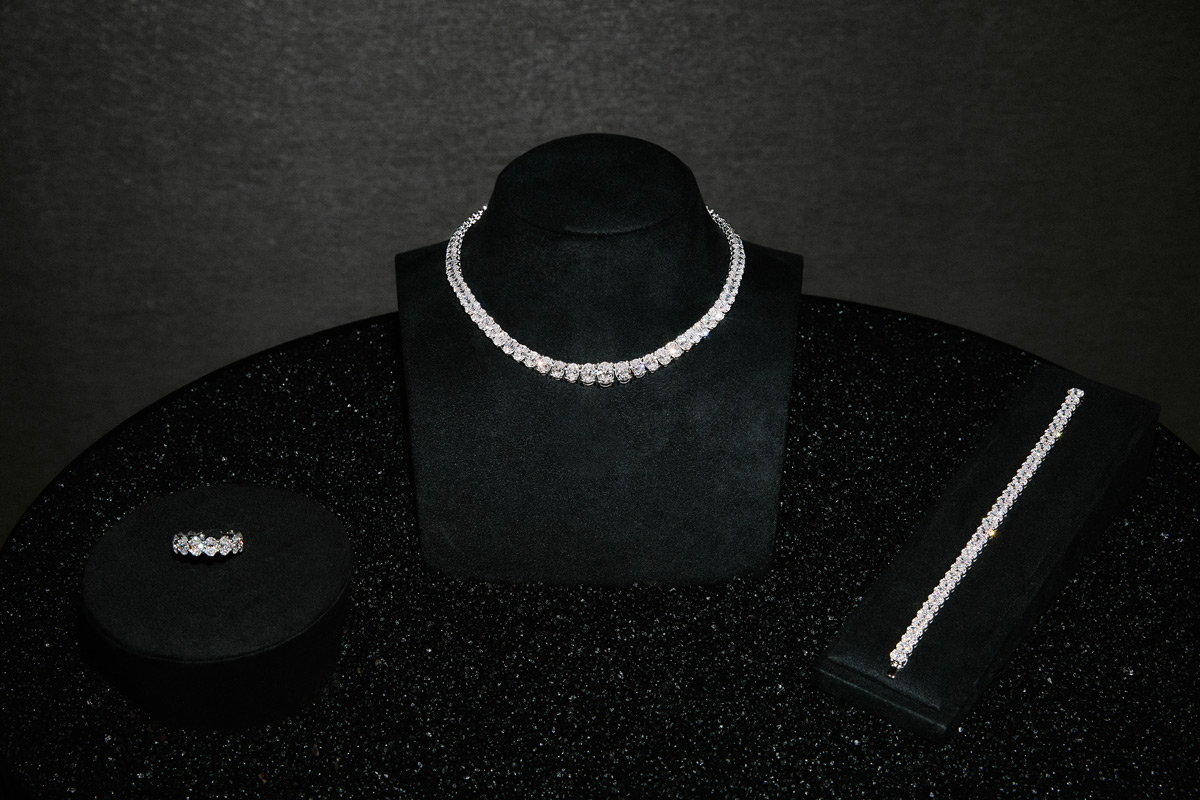 Conjunto de joyas RABAT Red Carpet de diamantes en talla oval en RABAT Magazine.