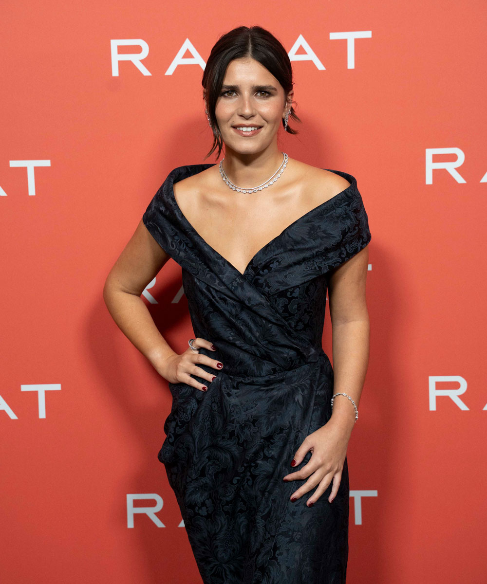 Tana Rivera luciendo joyas de diamantes en el photocall RABAT Magnificient en RABAT Magazine