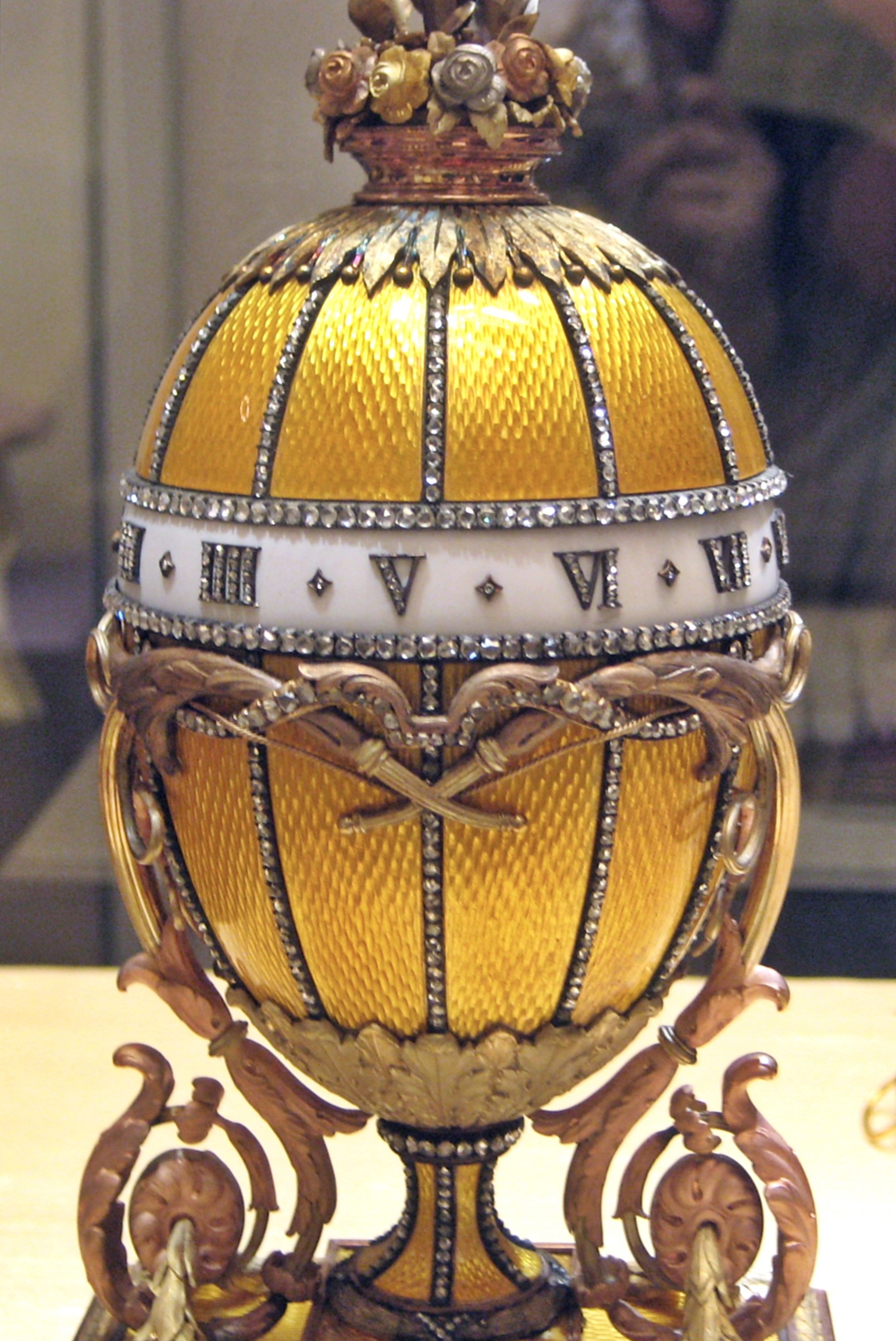 Huevo del Reloj del Ramo de Lirios, regalado por Nicolás a su esposa Alexandra en la Pascua de 1899