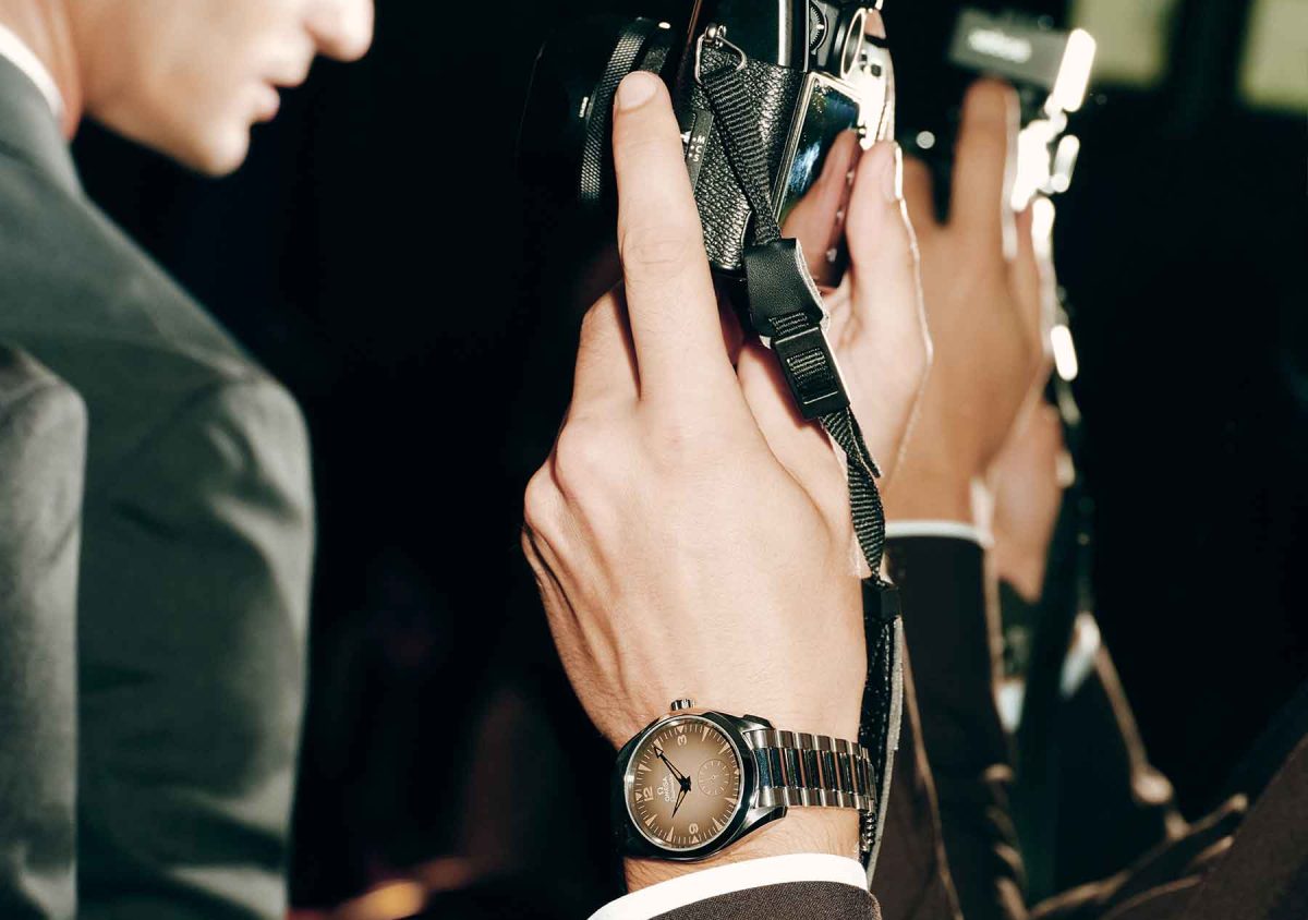 Edu y Jorge Román con relojes Omega Seamaster Railmaster estilo sport y casual chic para brillar estas fiestas, en Joyería RABAT, distribuidor oficial.