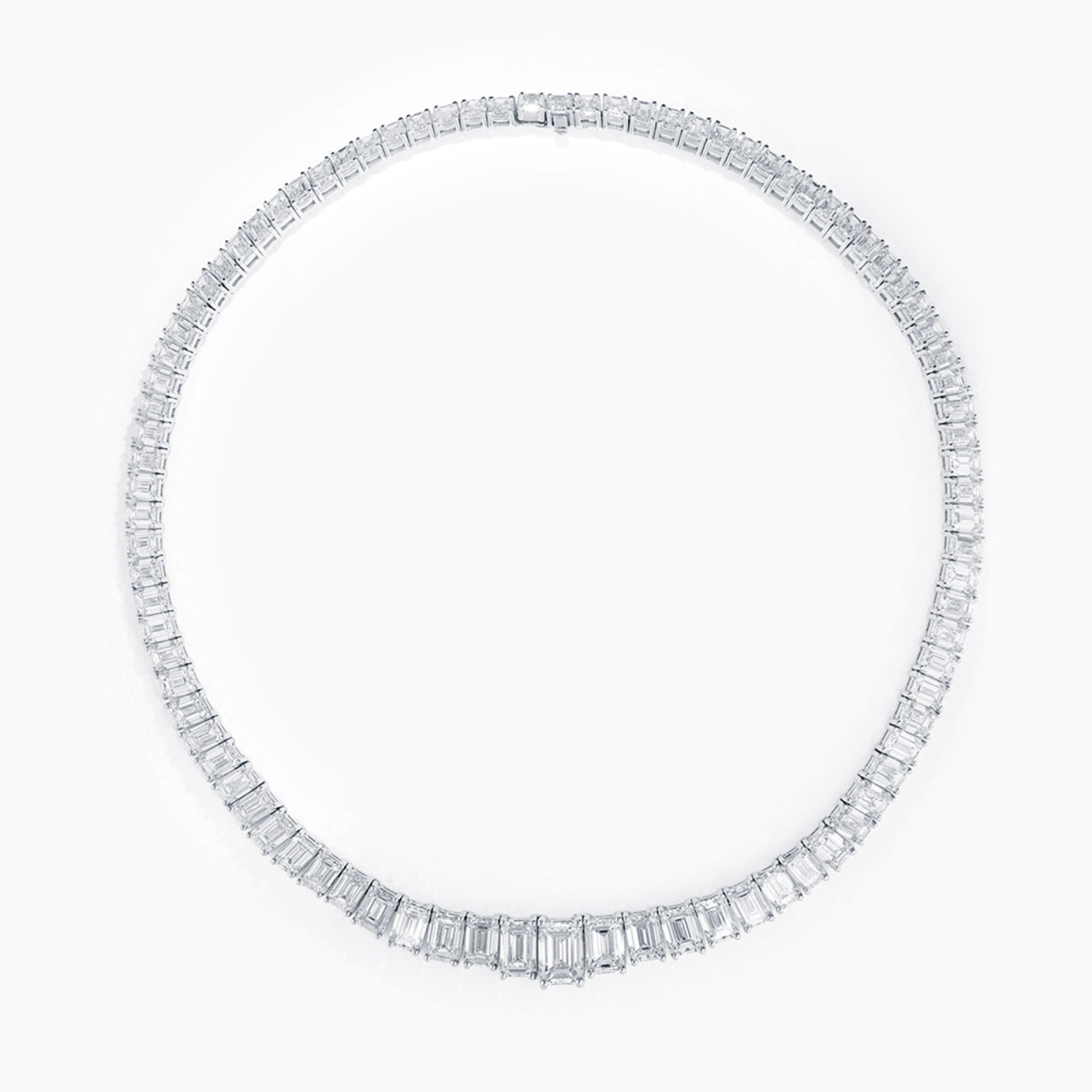 Collar rivière de oro blanco con diamantes talla esmeralda en degradé