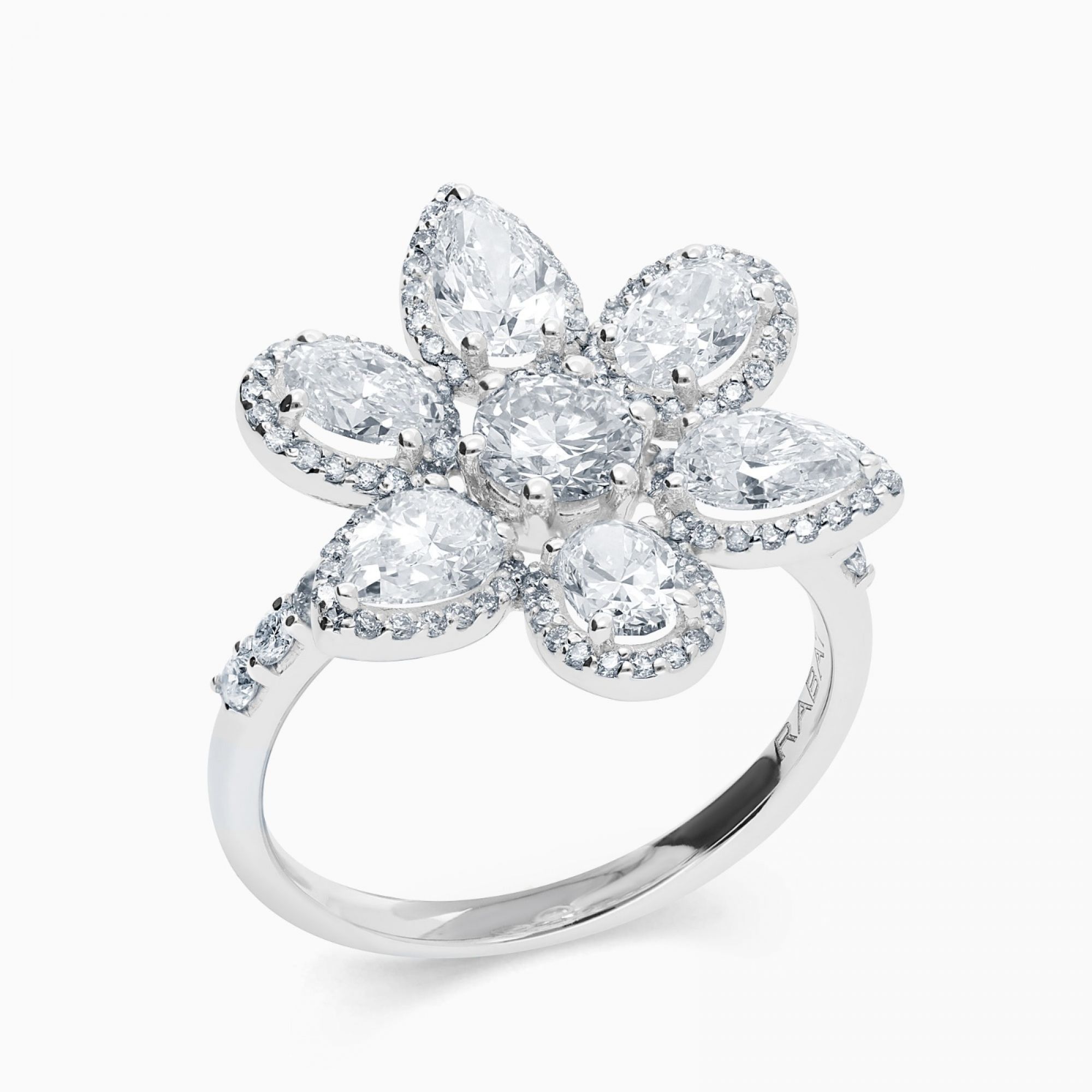 Anillo flor de oro blanco con diamantes