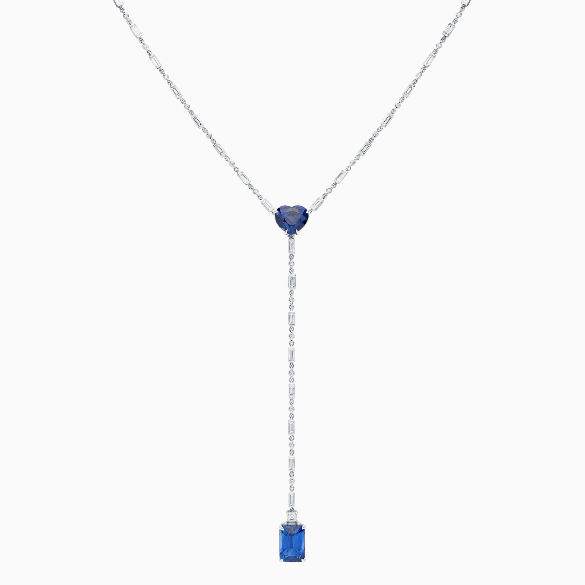 Collar forma de corazón de oro blanco con zafiros azules