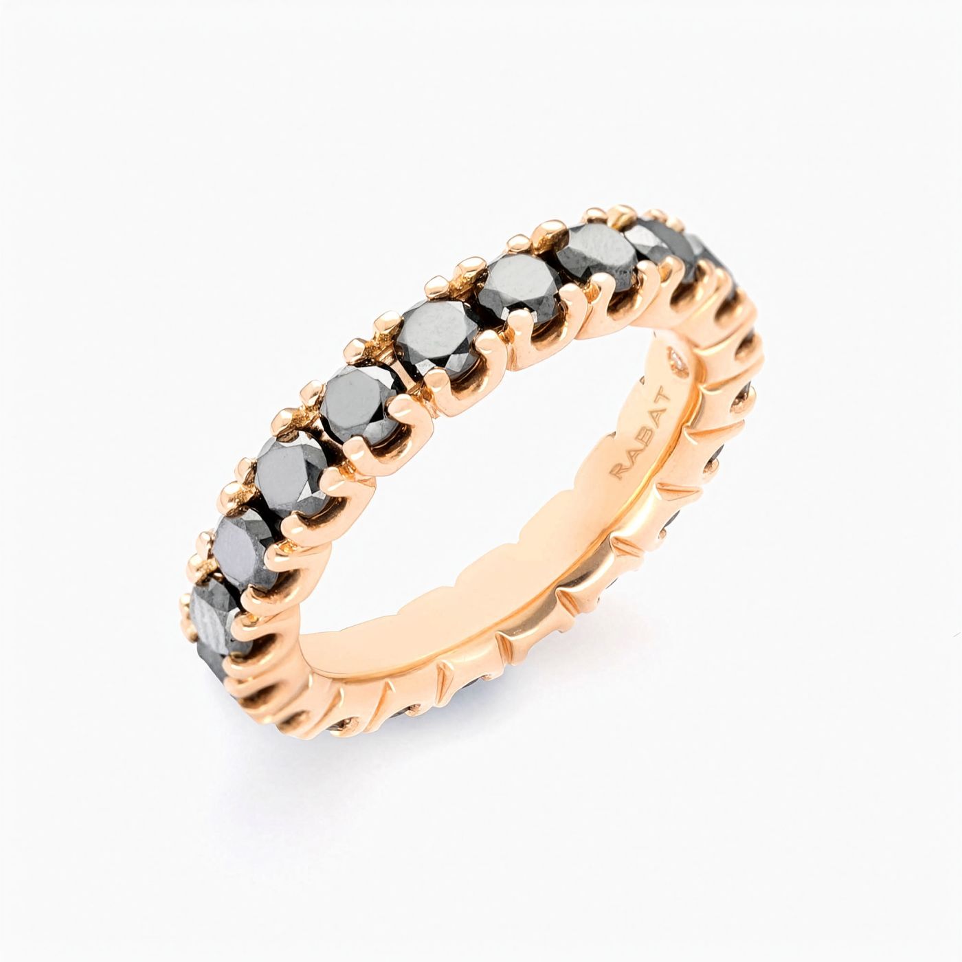 Alianza de oro rosa con diamantes negros