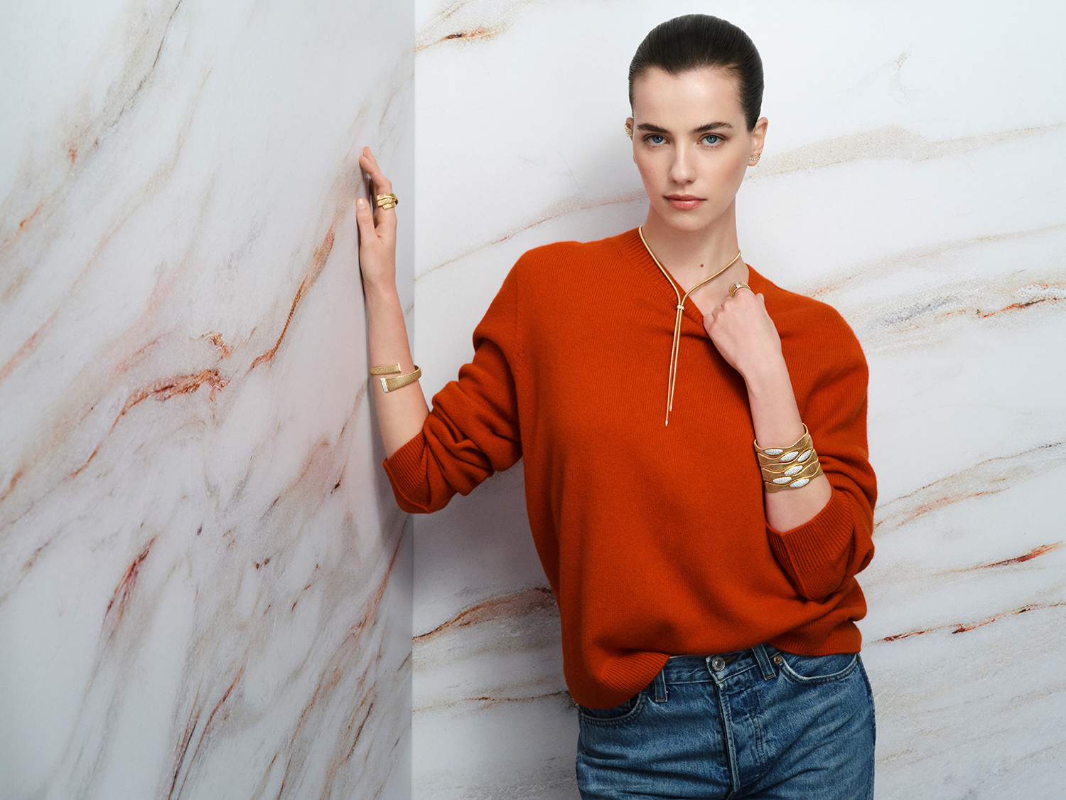 Cómo combinar joyas RABAT en un look elegante según la guía de estilo de Olivia Martín
