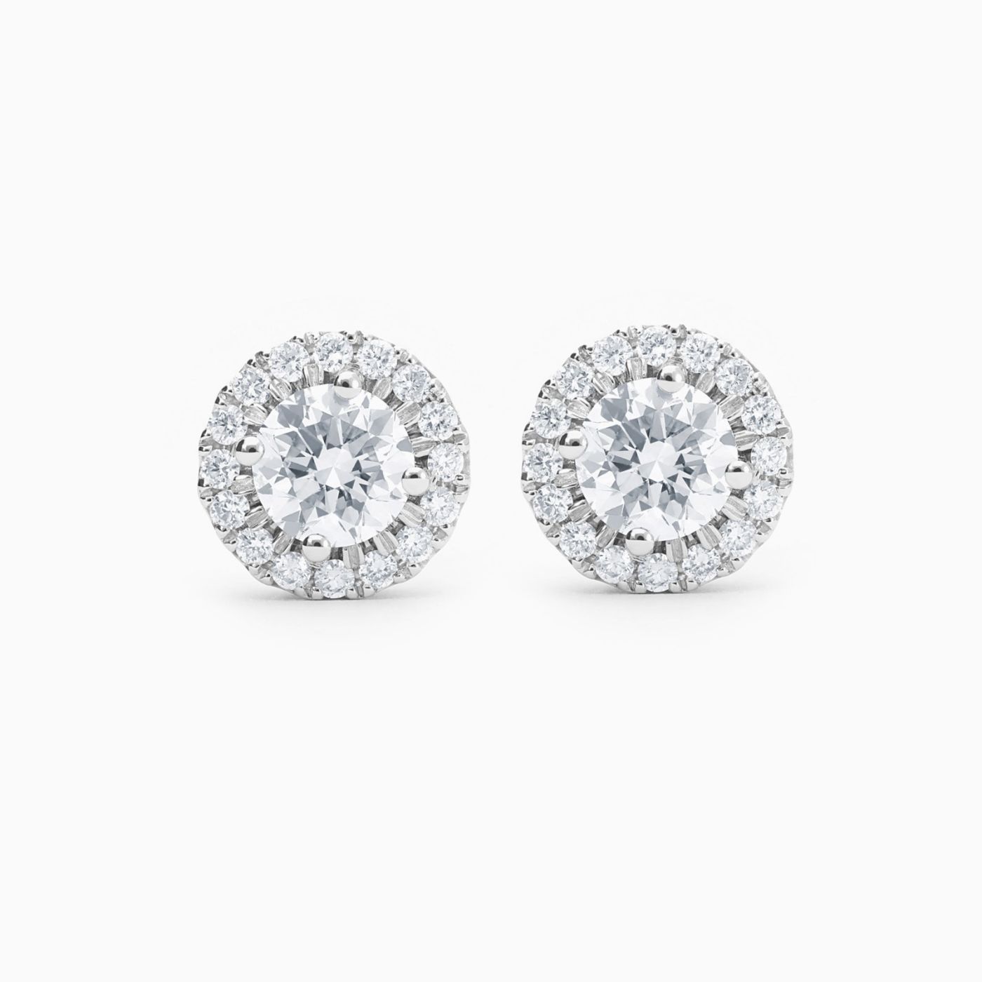 Pendientes de oro blanco con diamante central y orla de diamantes