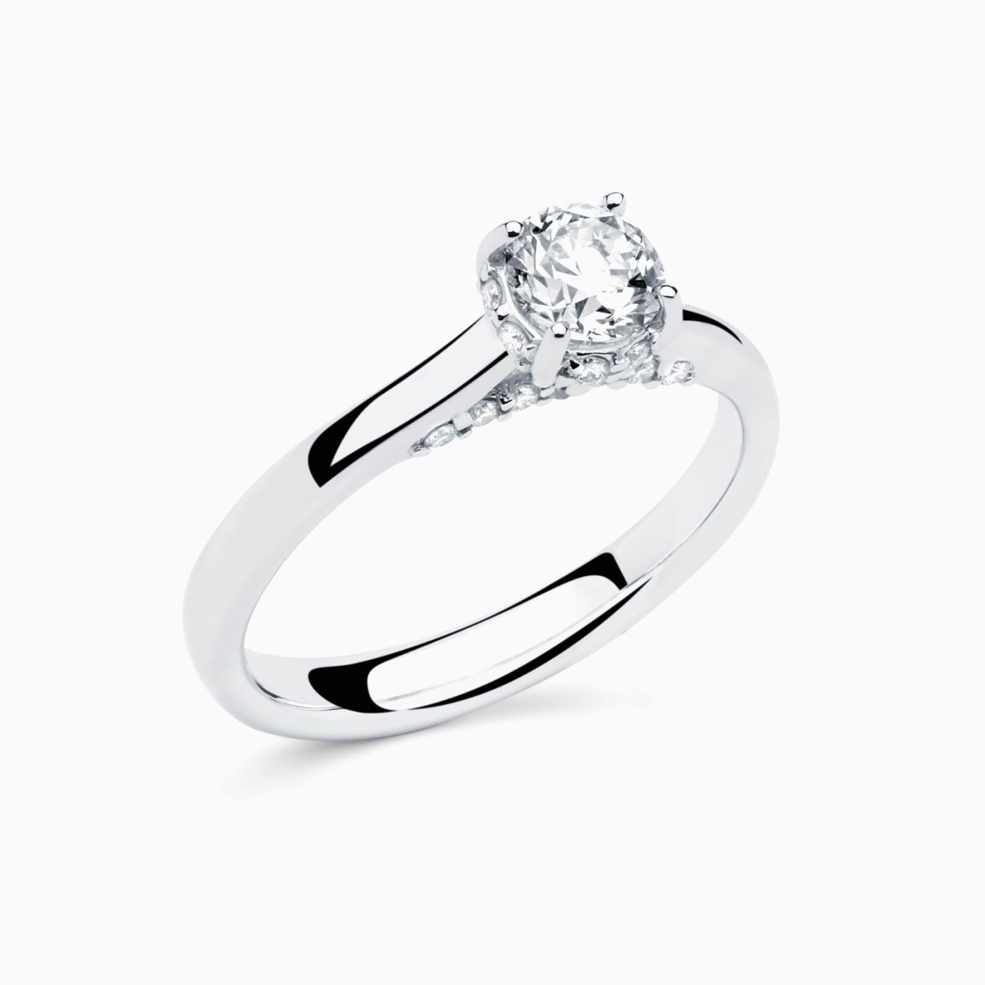 Anillo solitario de compromiso de oro blanco con diamante central
