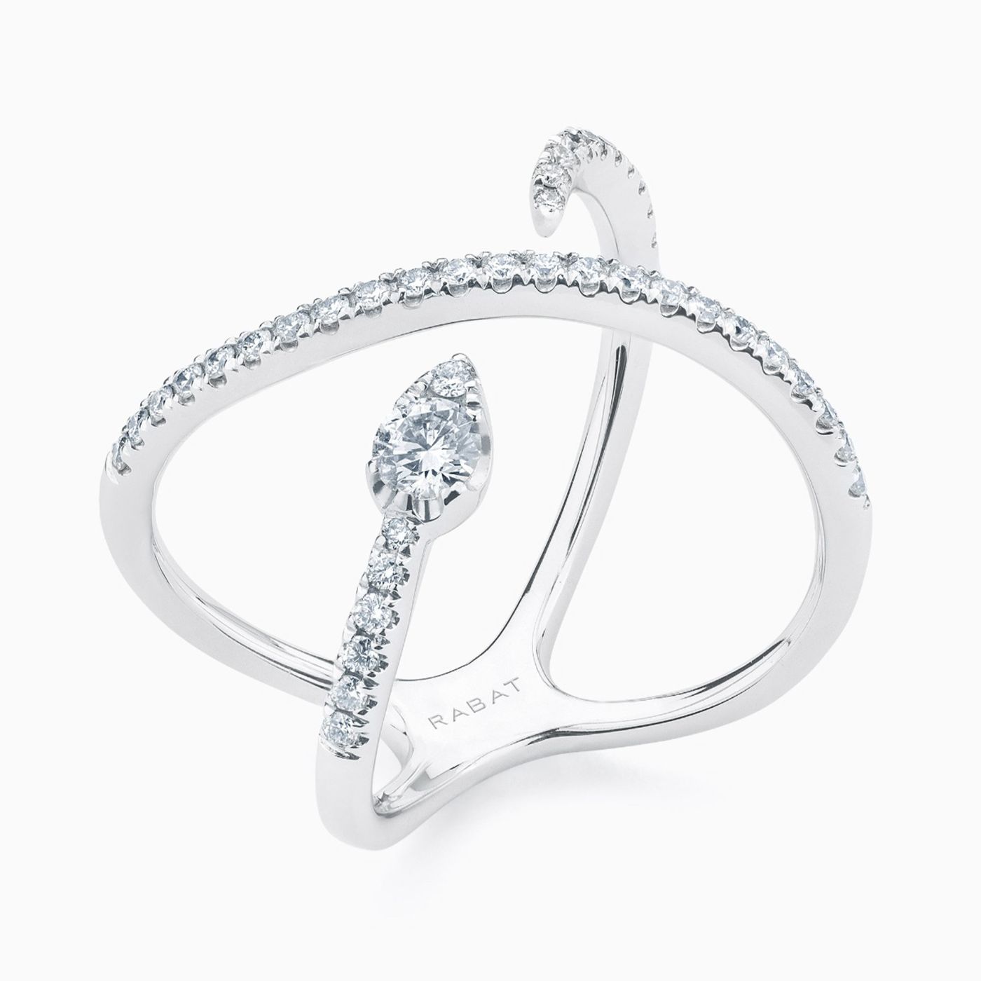 Anillo cruzado de serpiente en oro blanco y diamantes