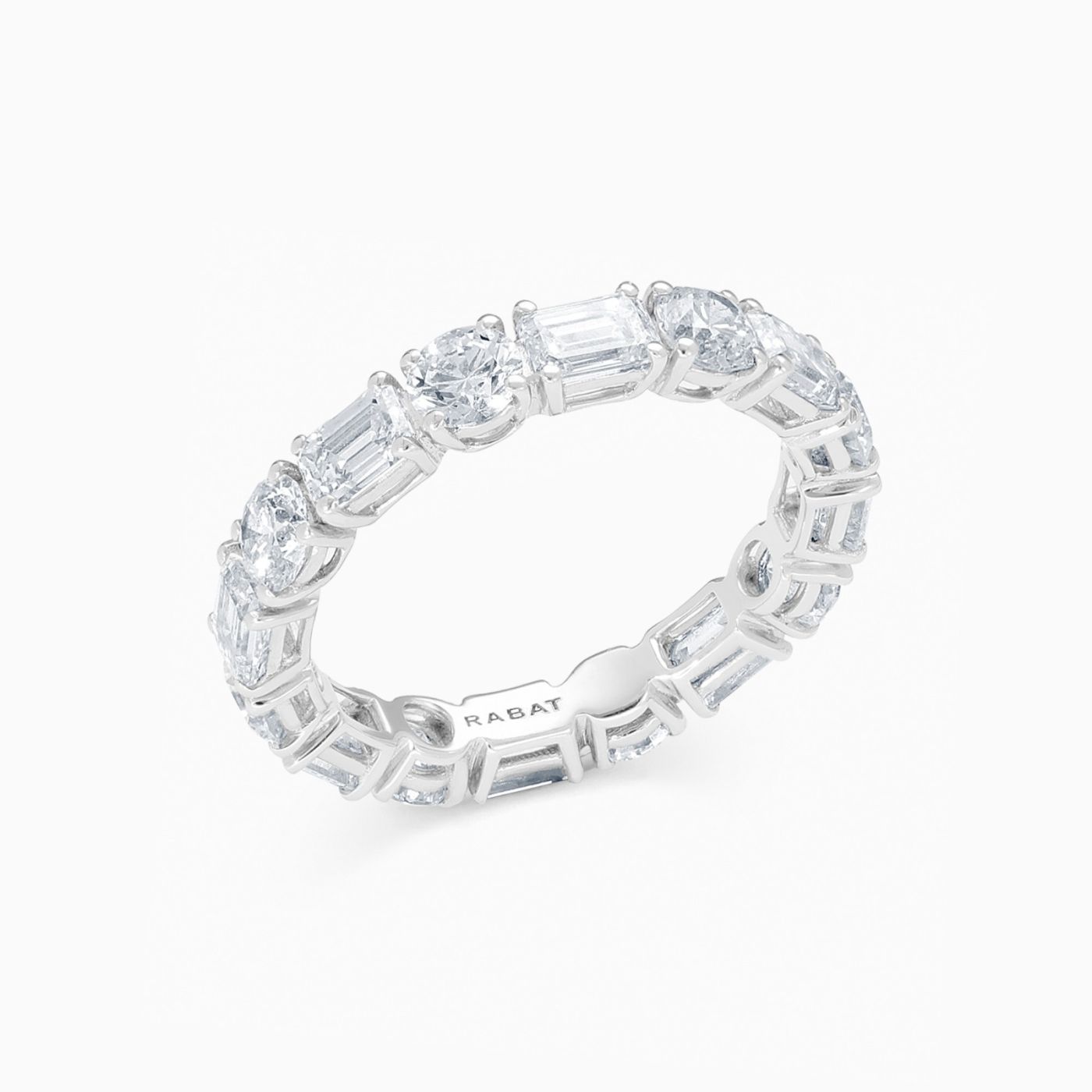 Anillo alianza de oro blanco con diamantes multitalla