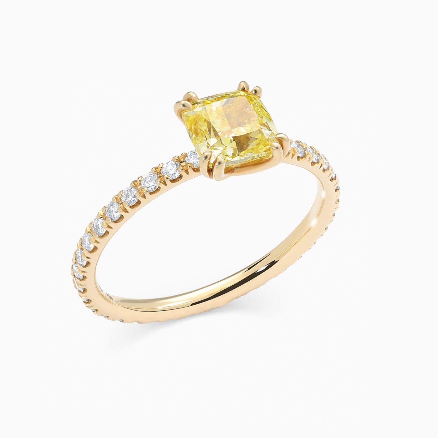 Anillo solitario de oro rosa con diamante central fancy talla cushion y brazo de diamantes