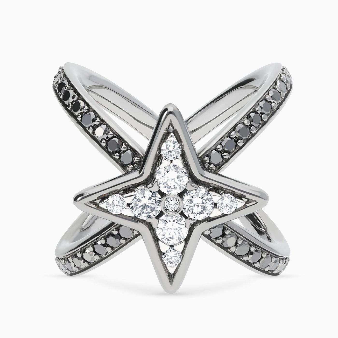 Anillo estrella cruzado de oro con rodio negro con diamantes blancos y brazo de diamantes negros
