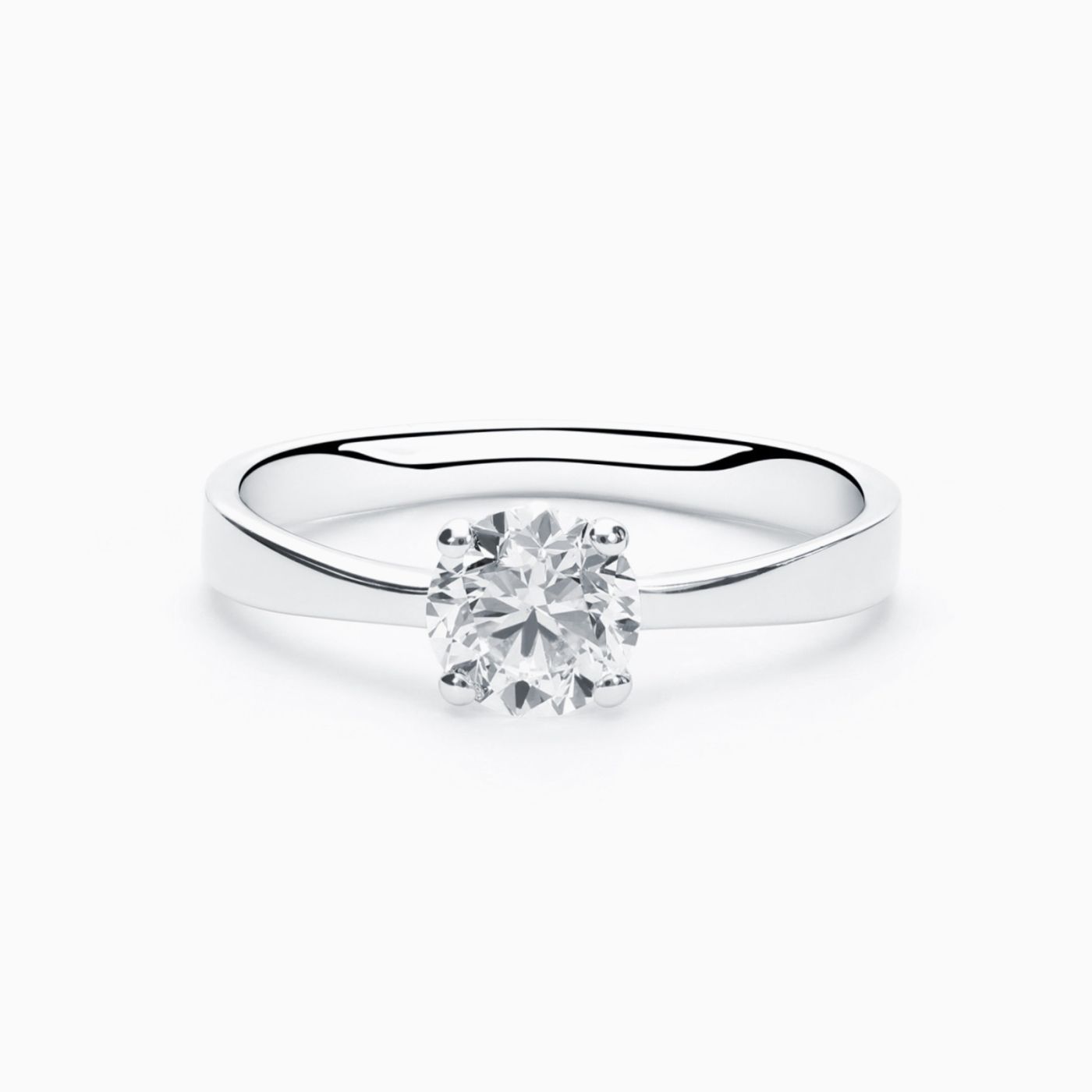 White gold solitaire engagament ring with central diamond