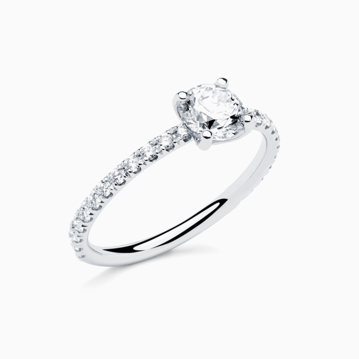 Anillo solitario de compromiso de oro blanco con diamante central y brazo de diamantes