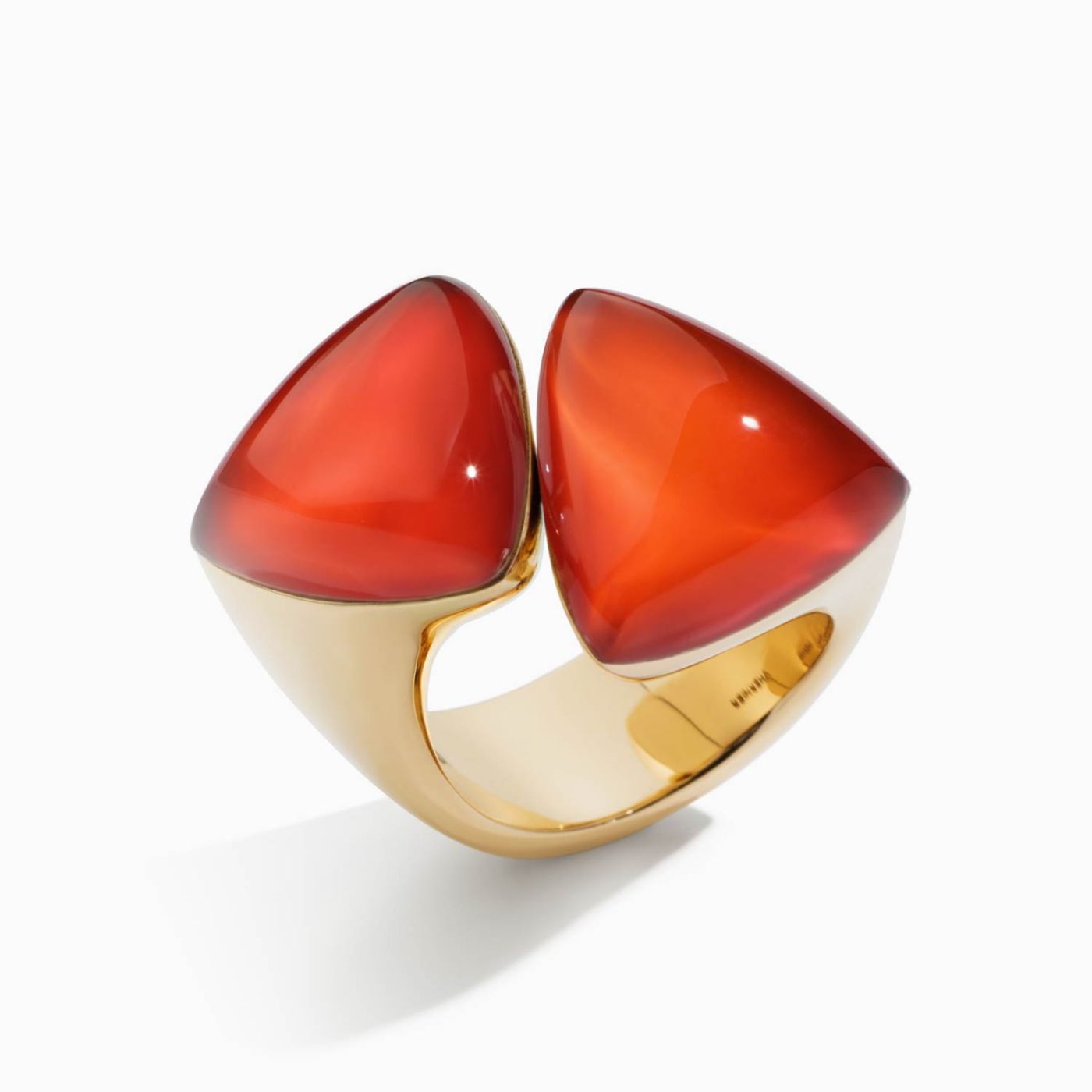 Anillo Vhernier Freccia de oro rosa con cristal de cuarzo y cornalina