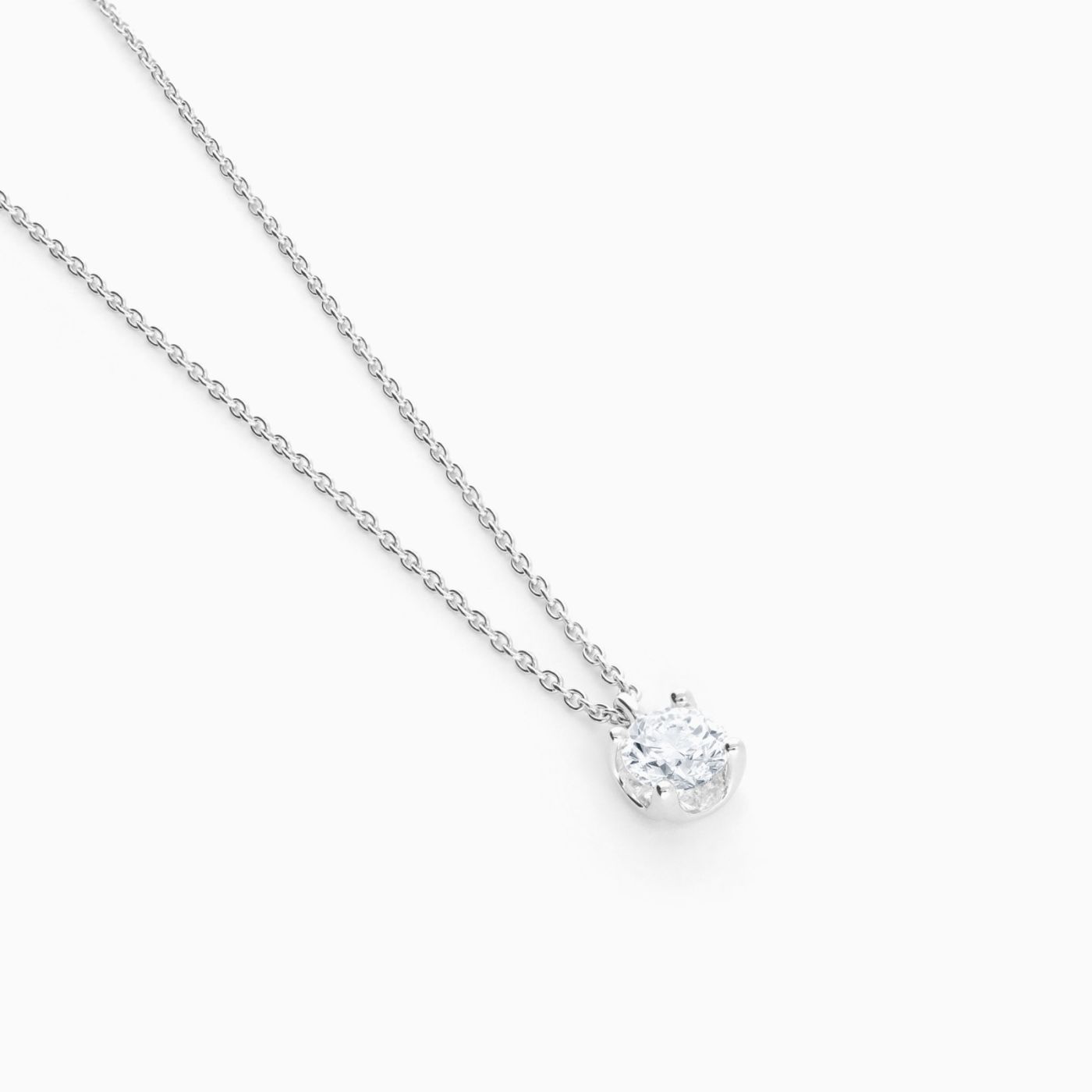 Colgante solitario de oro blanco con diamante