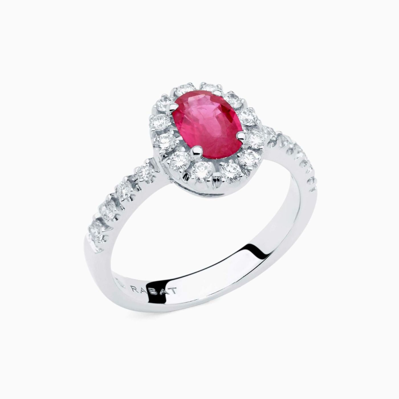 Anillo solitario de oro blanco con rubí central con orla y brazo de diamantes