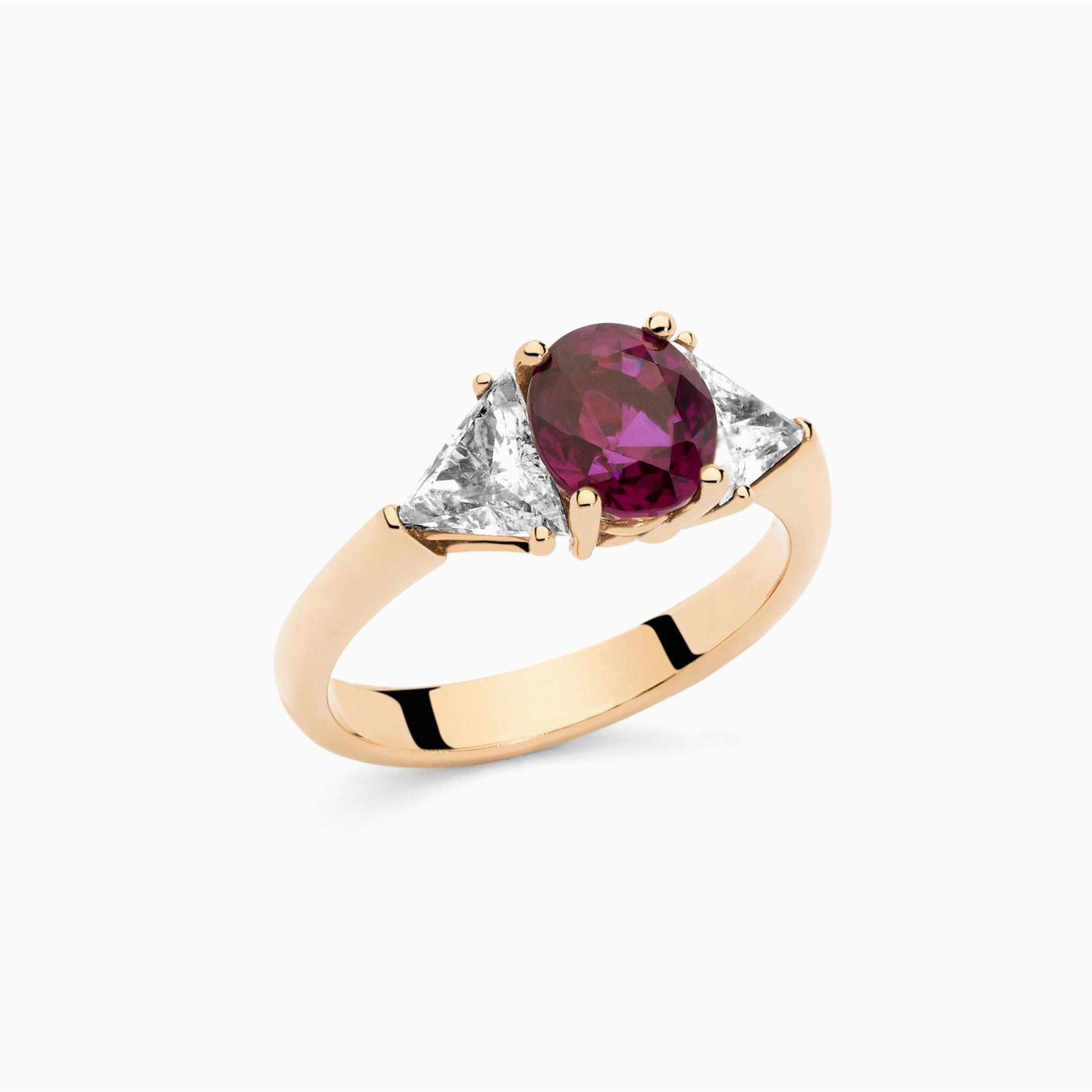 Anillo solitario de oro rosa con rubí central