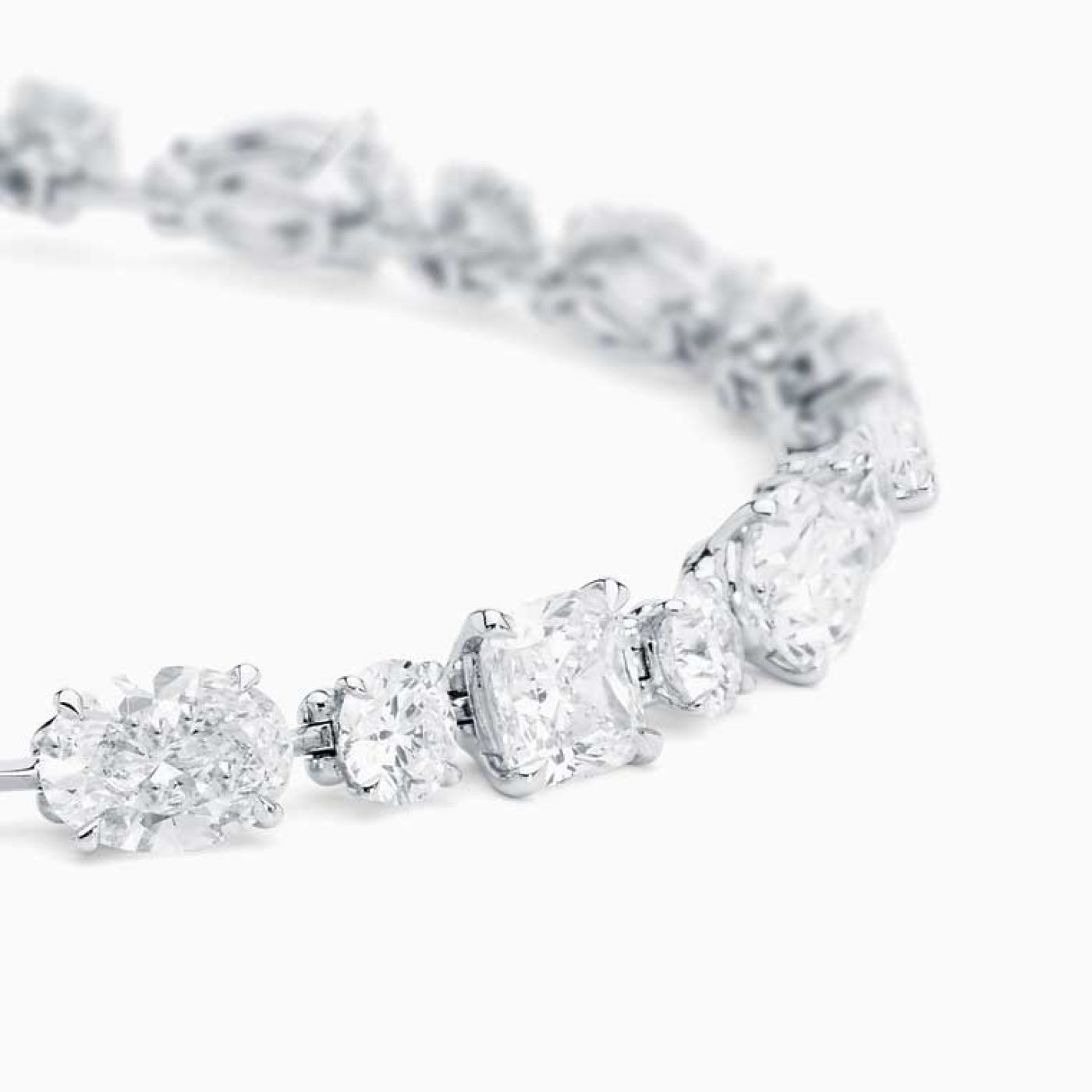 White gold riviere bracelet with multiform diamonds