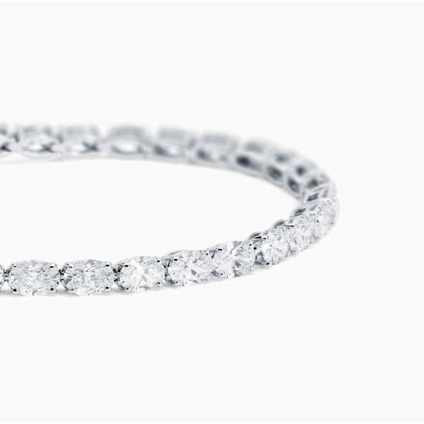 White gold and diamonds riviere bracelet