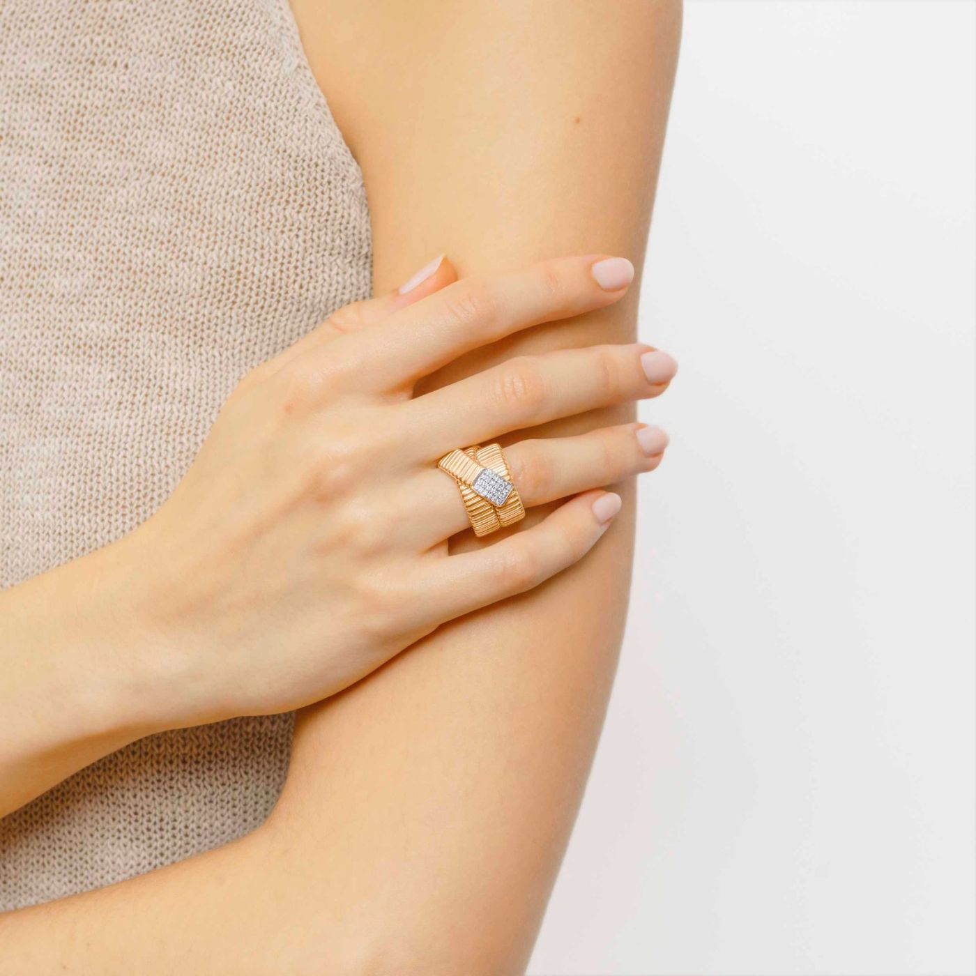 Tubogas Ring in Rose Gold and Diamonds